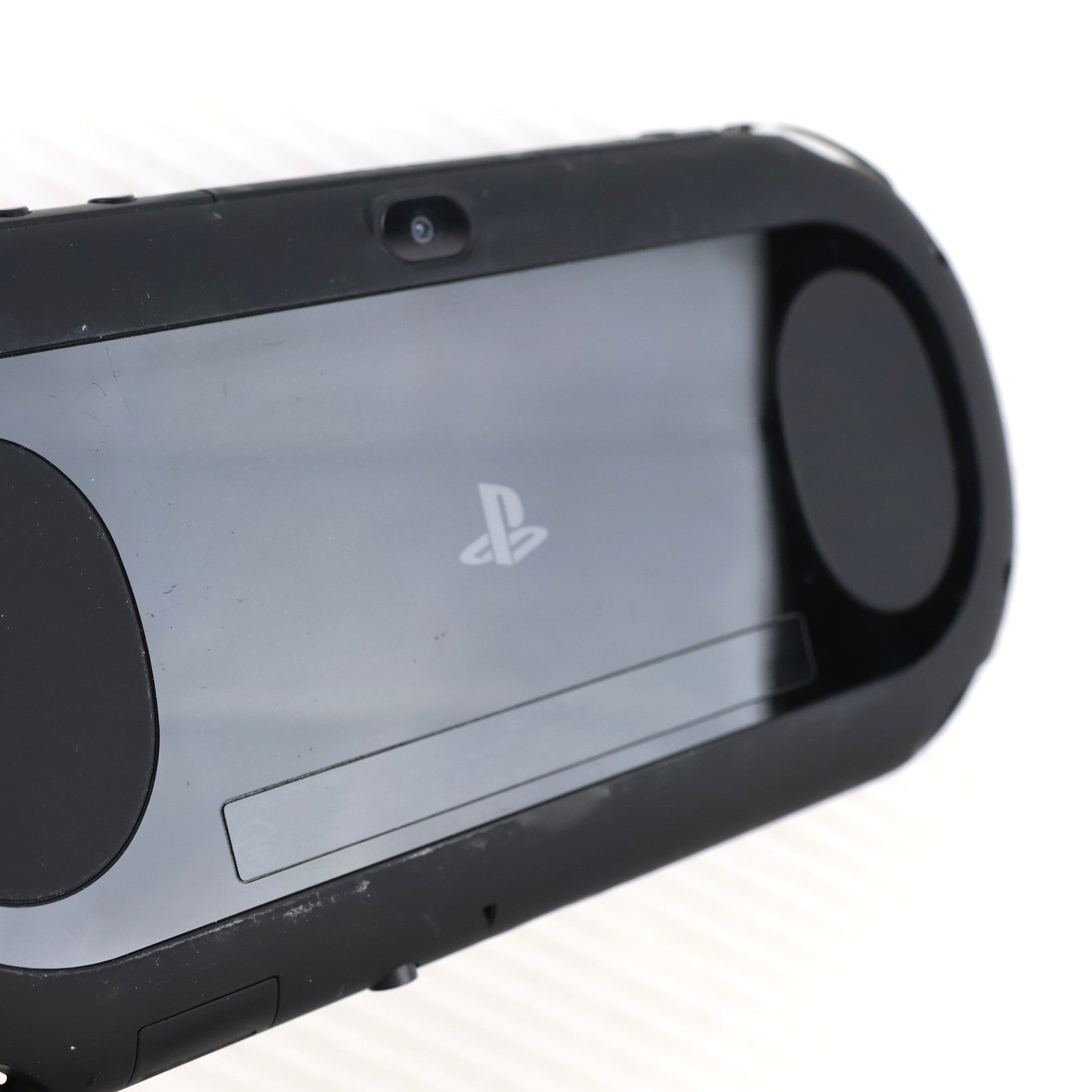 【中古即納】[PSVita] (本体) PlayStation Vita(プレイステーション ヴィータ) Wi-Fiモデル ブラック SCE(PCH-2000ZA11)(20131010)