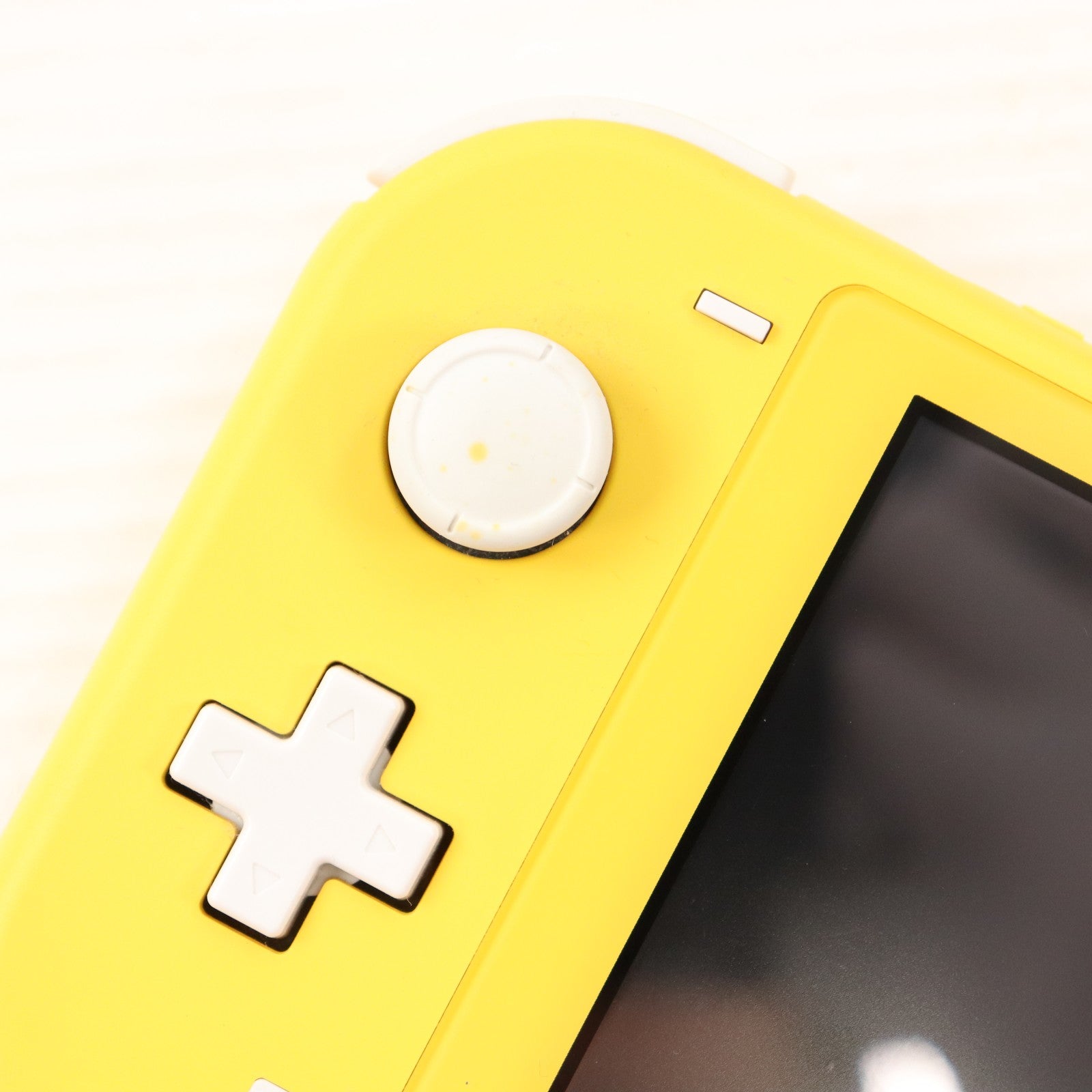 【中古即納】[Switch] (本体) Nintendo Switch Lite(ニンテンドースイッチライト) イエロー 任天堂(HDH-S-YAZAA)(20190920)