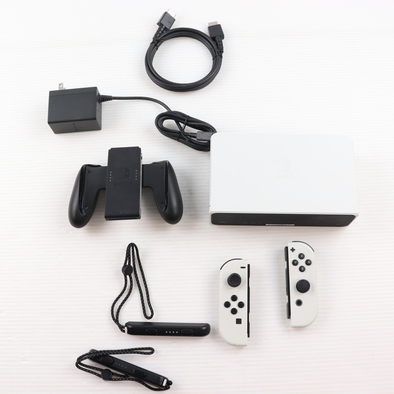 【中古即納】[Switch] (本体) Nintendo Switch(ニンテンドースイッチ) 有機ELモデル Joy-Con(L)/(R) ホワイト 任天堂(HEG-S-KAAAA)(20211008)