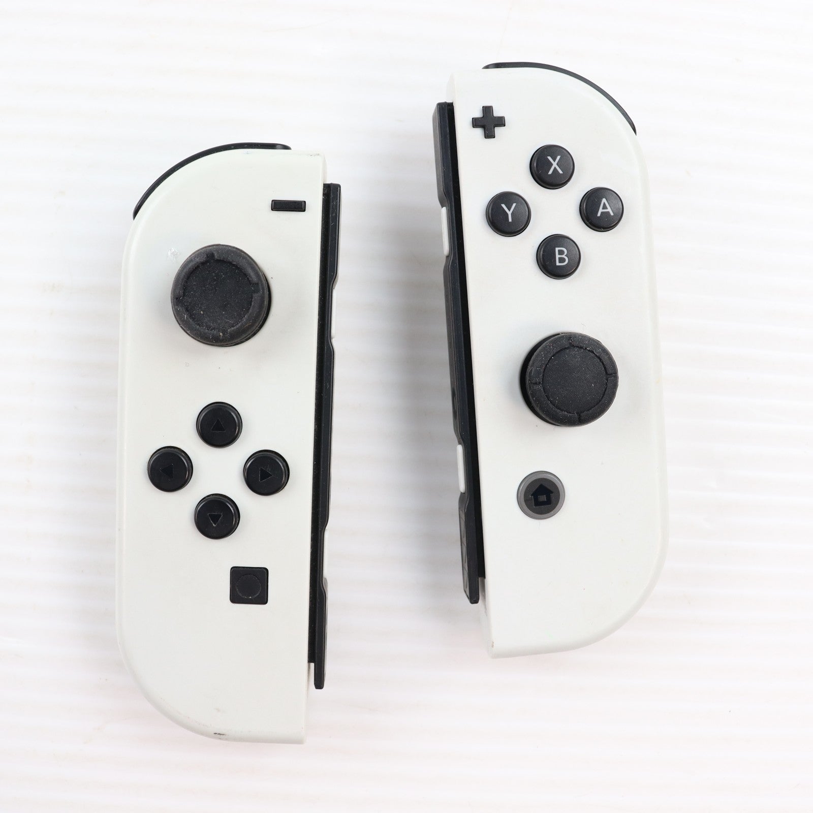 【中古即納】[Switch] (本体) Nintendo Switch(ニンテンドースイッチ) 有機ELモデル Joy-Con(L)/(R) ホワイト 任天堂(HEG-S-KAAAA)(20211008)