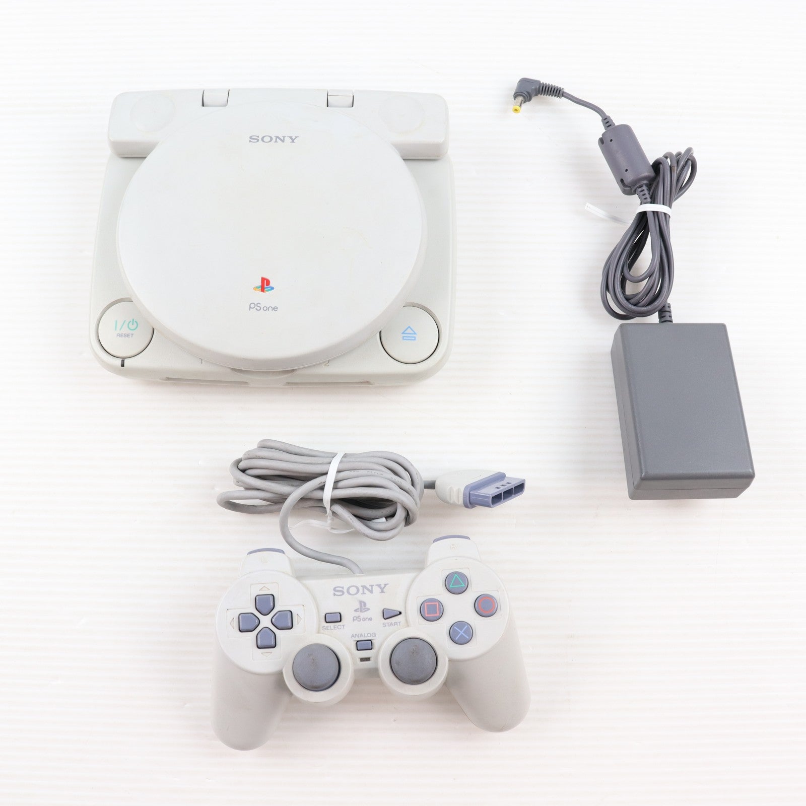 【中古即納】[PS] (本体) PlayStation PS one(プレイステーション ピーエス ワン)&液晶モニターCOMBO SCE(SCPH-140)(20011122)