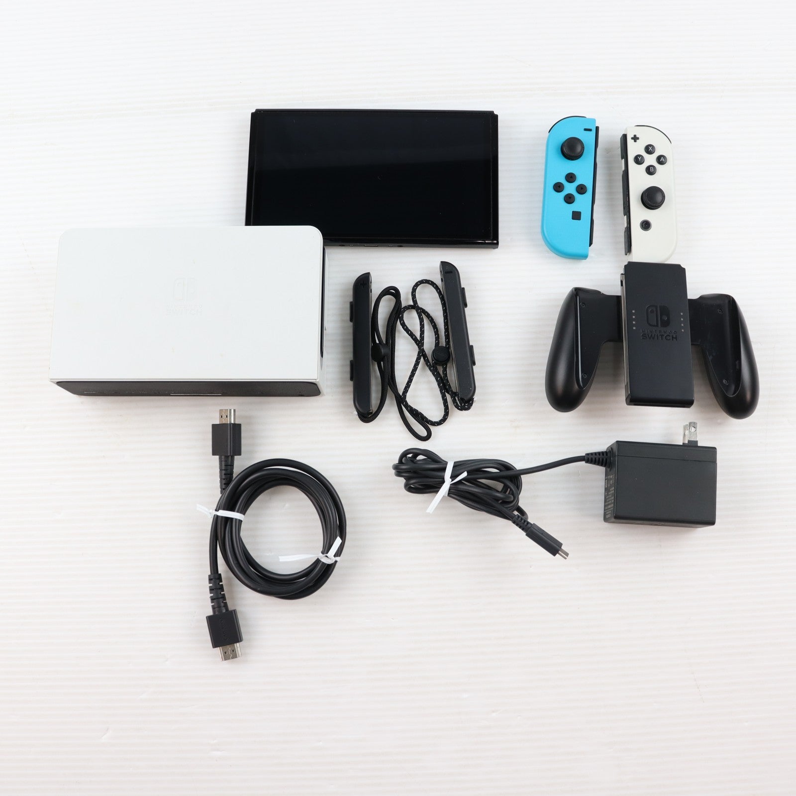 【中古即納】[Switch] (本体) Nintendo Switch(ニンテンドースイッチ) 有機ELモデル Joy-Con(L)/(R) ホワイト 任天堂(HEG-S-KAAAA)(20211008)