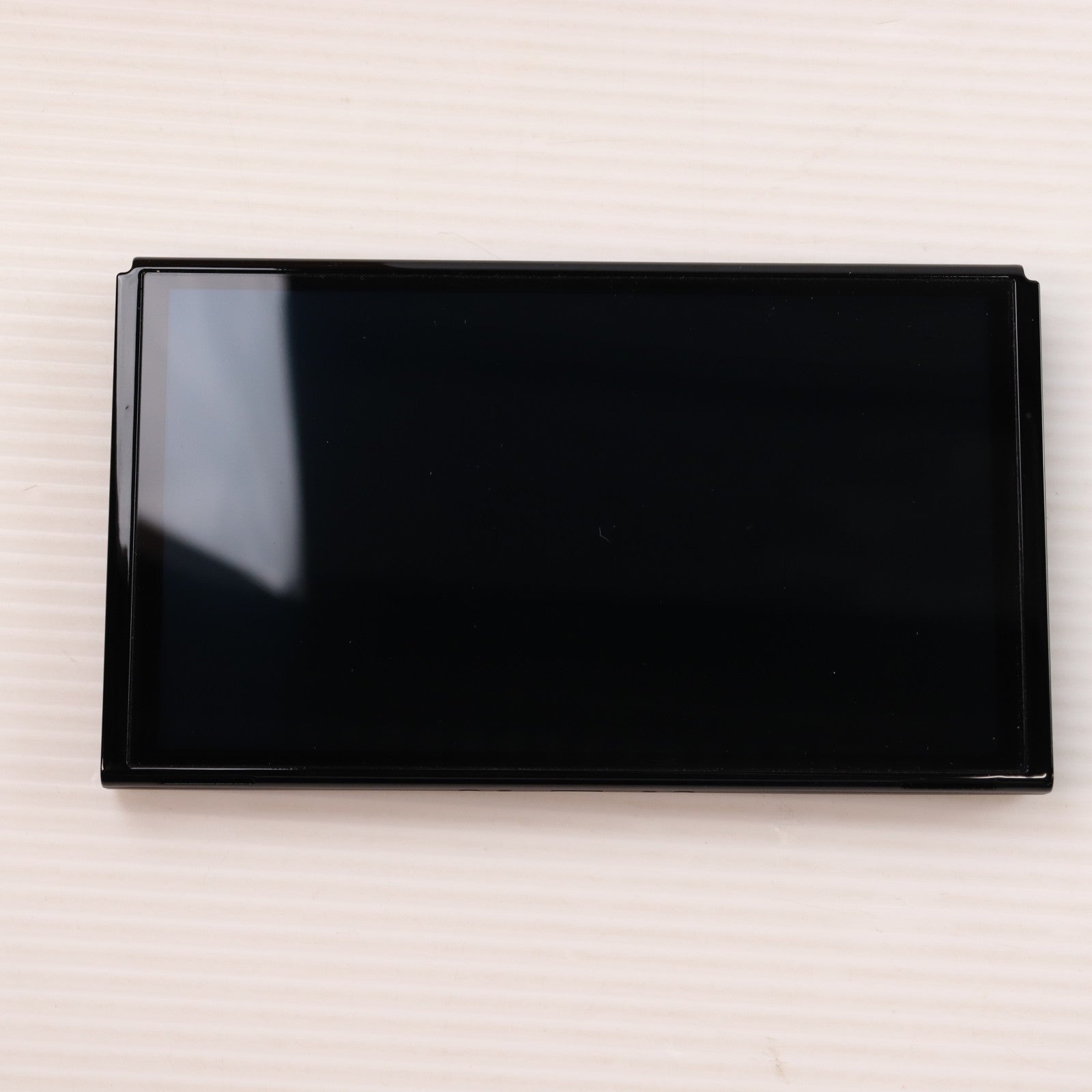 【中古即納】[Switch] (本体) Nintendo Switch(ニンテンドースイッチ) 有機ELモデル Joy-Con(L)/(R) ホワイト 任天堂(HEG-S-KAAAA)(20211008)