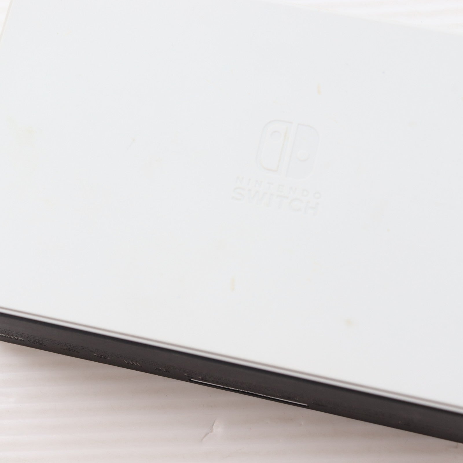 【中古即納】[Switch] (本体) Nintendo Switch(ニンテンドースイッチ) 有機ELモデル Joy-Con(L)/(R) ホワイト 任天堂(HEG-S-KAAAA)(20211008)