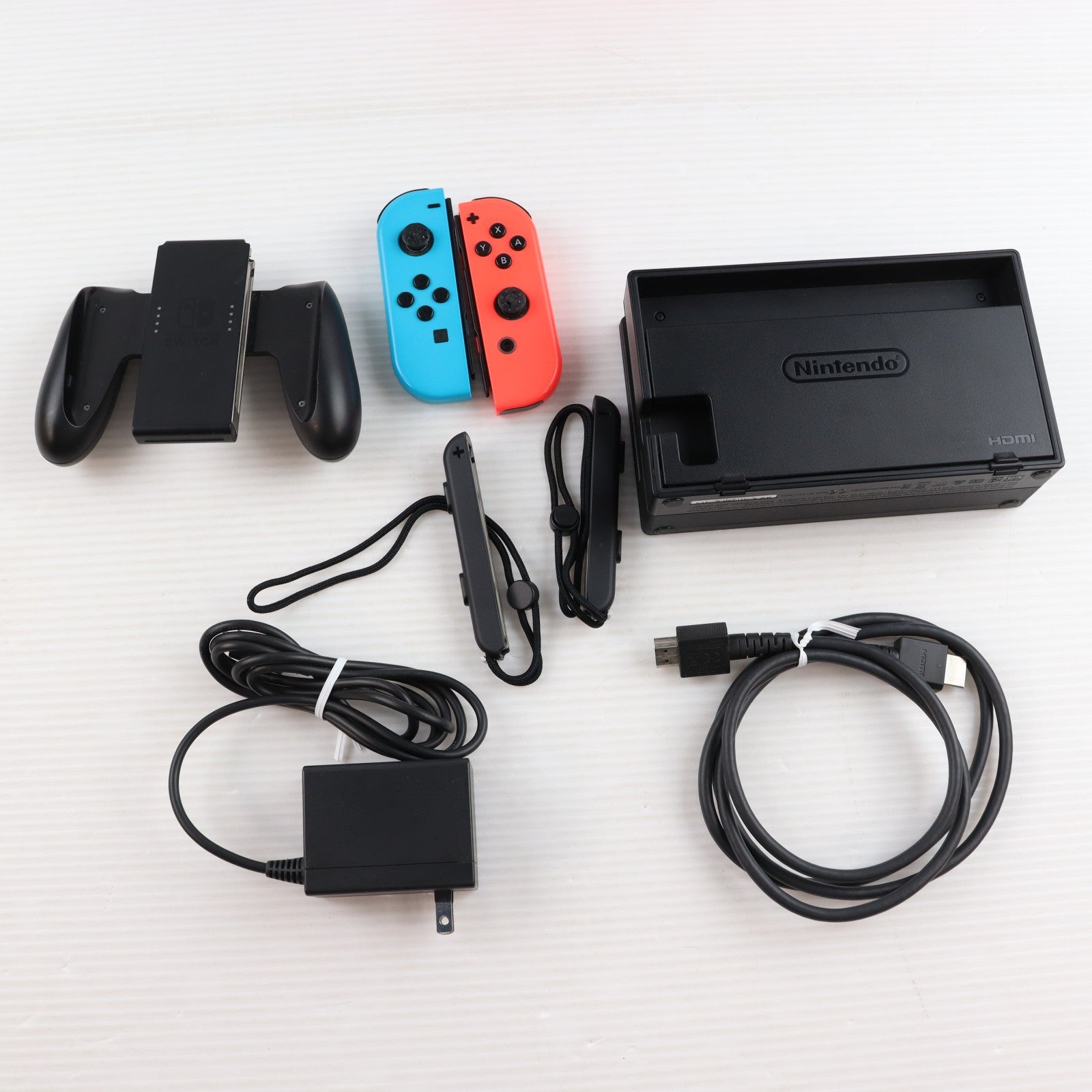 【中古即納】[Switch] (本体) Nintendo Switch(ニンテンドースイッチ) Joy-Con(L) ネオンブルー/(R) ネオンレッド 任天堂(HAD-S-KABAA)(20190830)