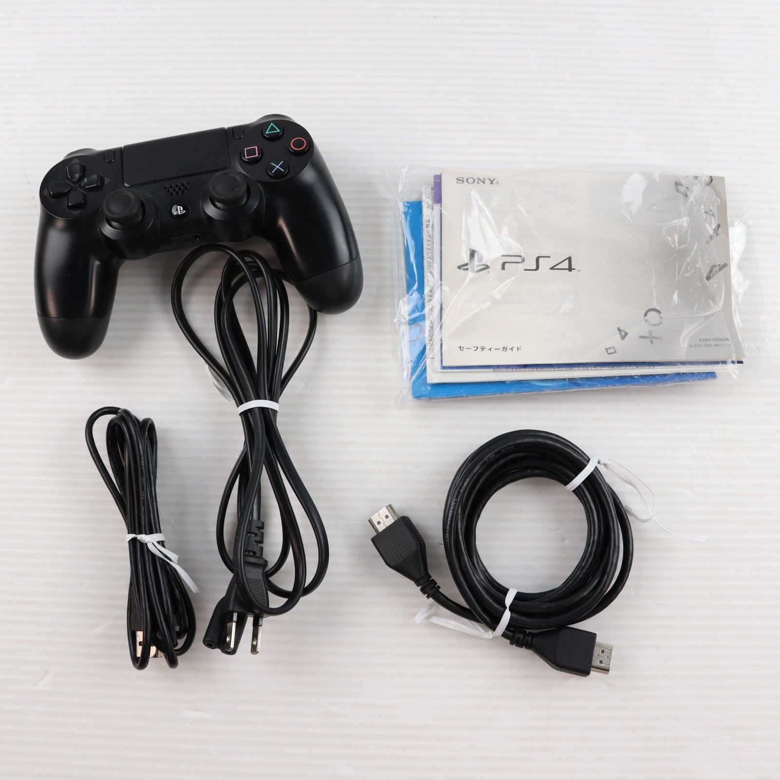 【中古即納】[PS4] (本体) PlayStation 4(プレイステーション4) ジェット・ブラック HDD500GB SCE(CUH-1200AB01)(20150625)