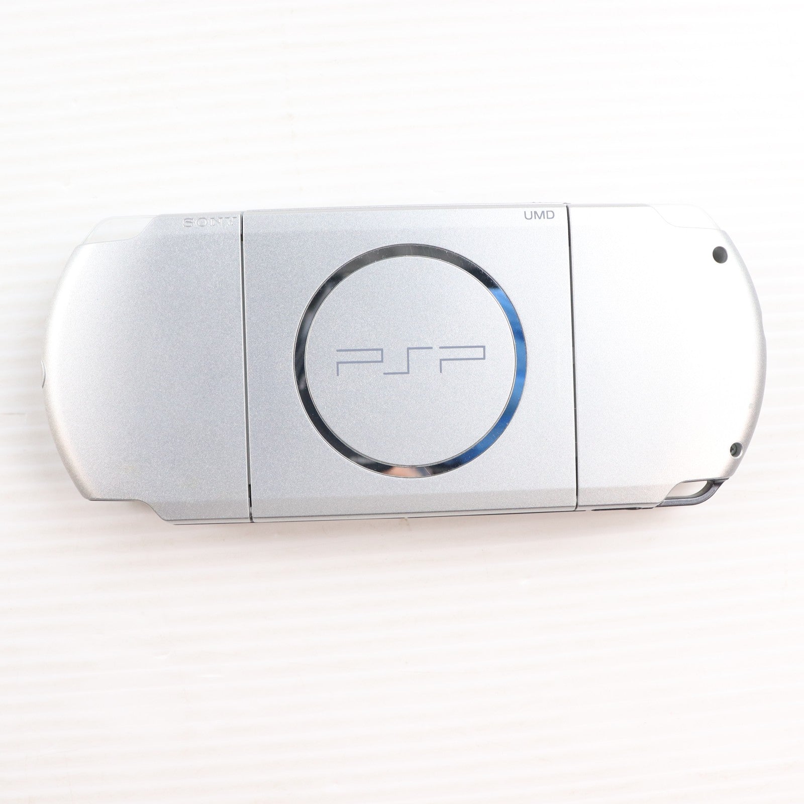 【中古即納】[PSP] (本体) PlayStation Portable(プレイステーション・ポータブル) ミスティック・シルバー SCE(PSP-3000MS)(20081016)