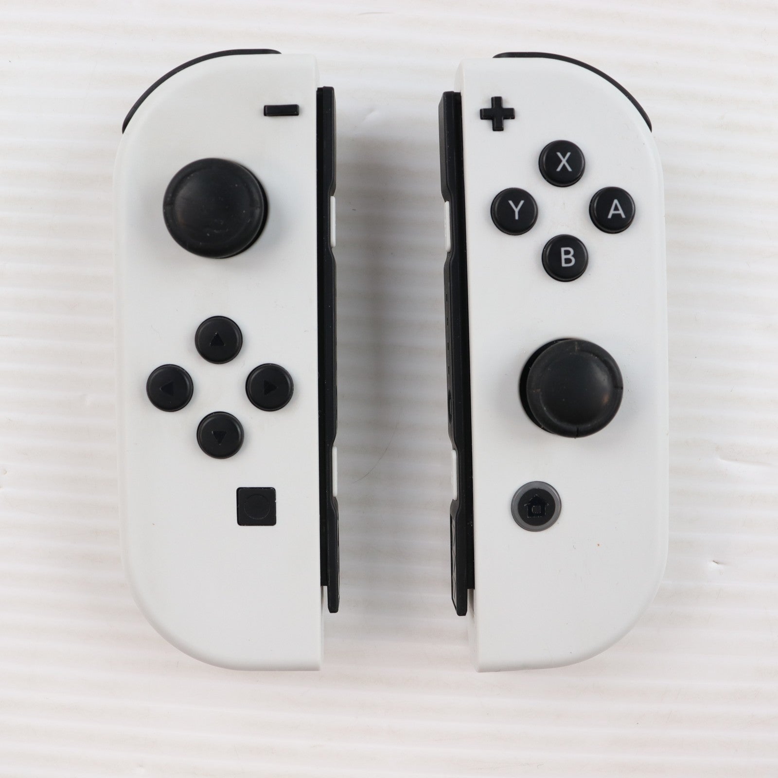 【中古即納】[Switch] (本体) Nintendo Switch(ニンテンドースイッチ) 有機ELモデル Joy-Con(L)/(R) ホワイト 任天堂(HEG-S-KAAAA)(20211008)