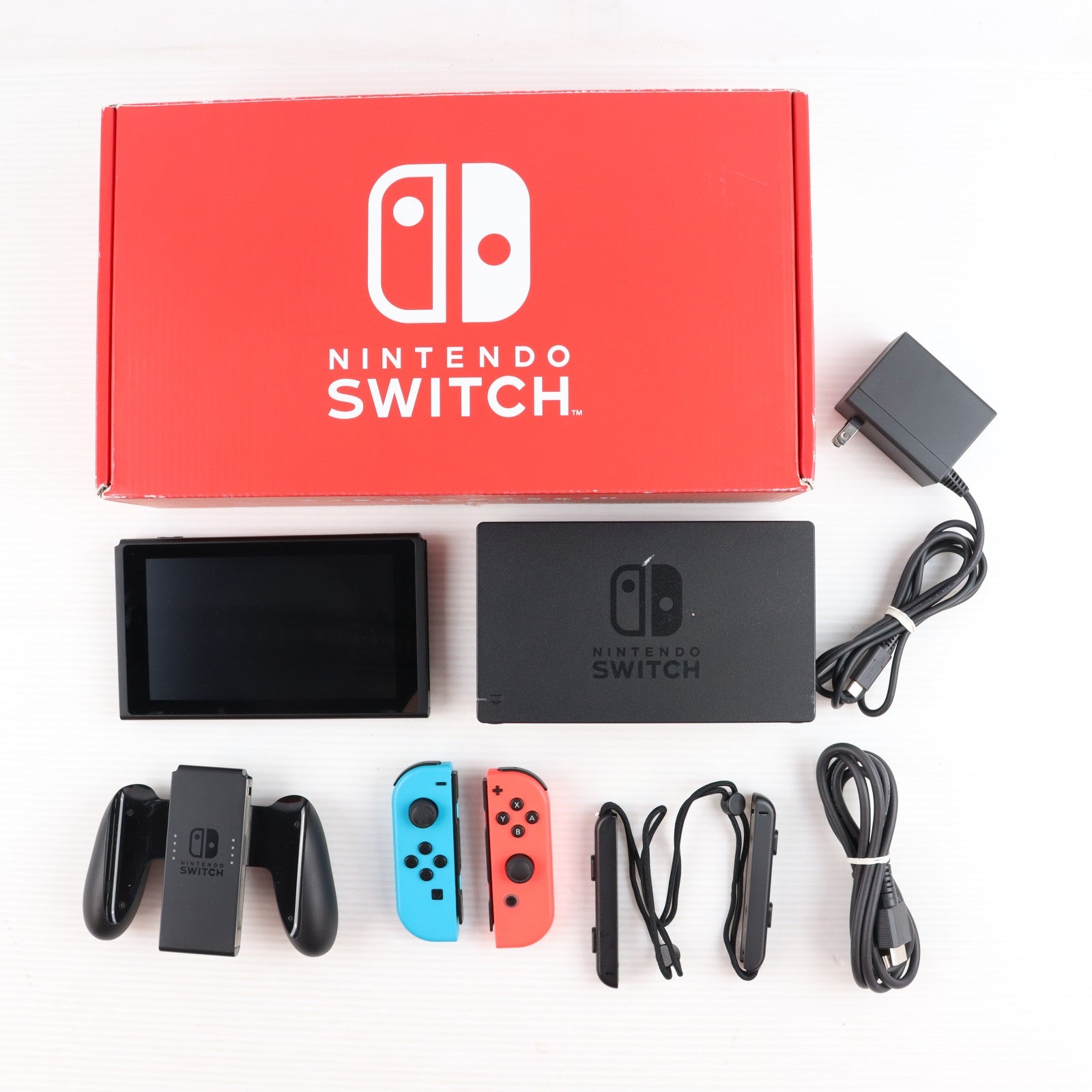 【中古即納】[Switch] (本体) マイニンテンドーストア限定 (新型)Nintendo Switch(ニンテンドースイッチ) カスタマイズ Joy-Con(L) ネオンブルー/(R) ネオンレッド Joy-Conストラップ ブラック 任天堂(HAD-S-KAYAA)(20190830)