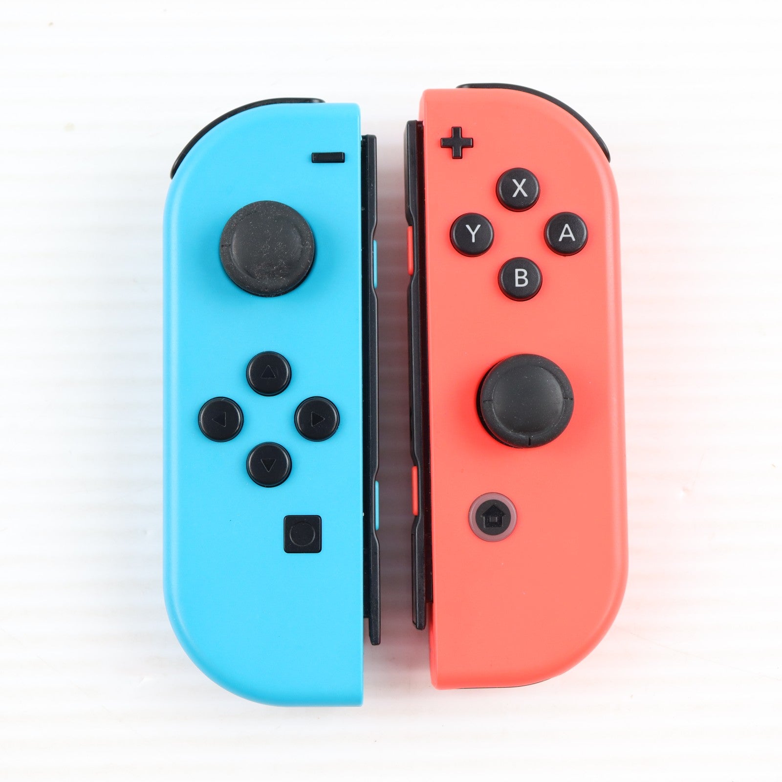 【中古即納】[Switch] (本体) マイニンテンドーストア限定 (新型)Nintendo Switch(ニンテンドースイッチ) カスタマイズ Joy-Con(L) ネオンブルー/(R) ネオンレッド Joy-Conストラップ ブラック 任天堂(HAD-S-KAYAA)(20190830)