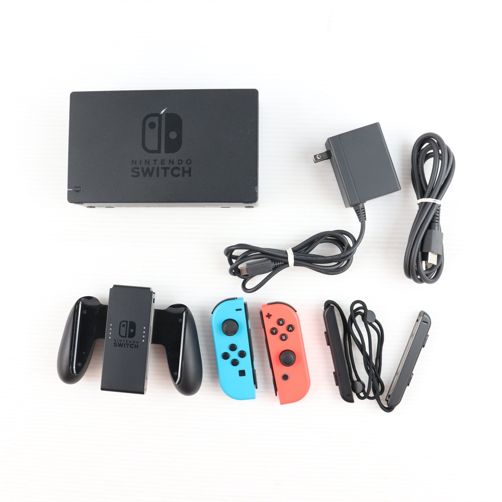 【中古即納】[Switch] (本体) マイニンテンドーストア限定 (新型)Nintendo Switch(ニンテンドースイッチ) カスタマイズ Joy-Con(L) ネオンブルー/(R) ネオンレッド Joy-Conストラップ ブラック 任天堂(HAD-S-KAYAA)(20190830)