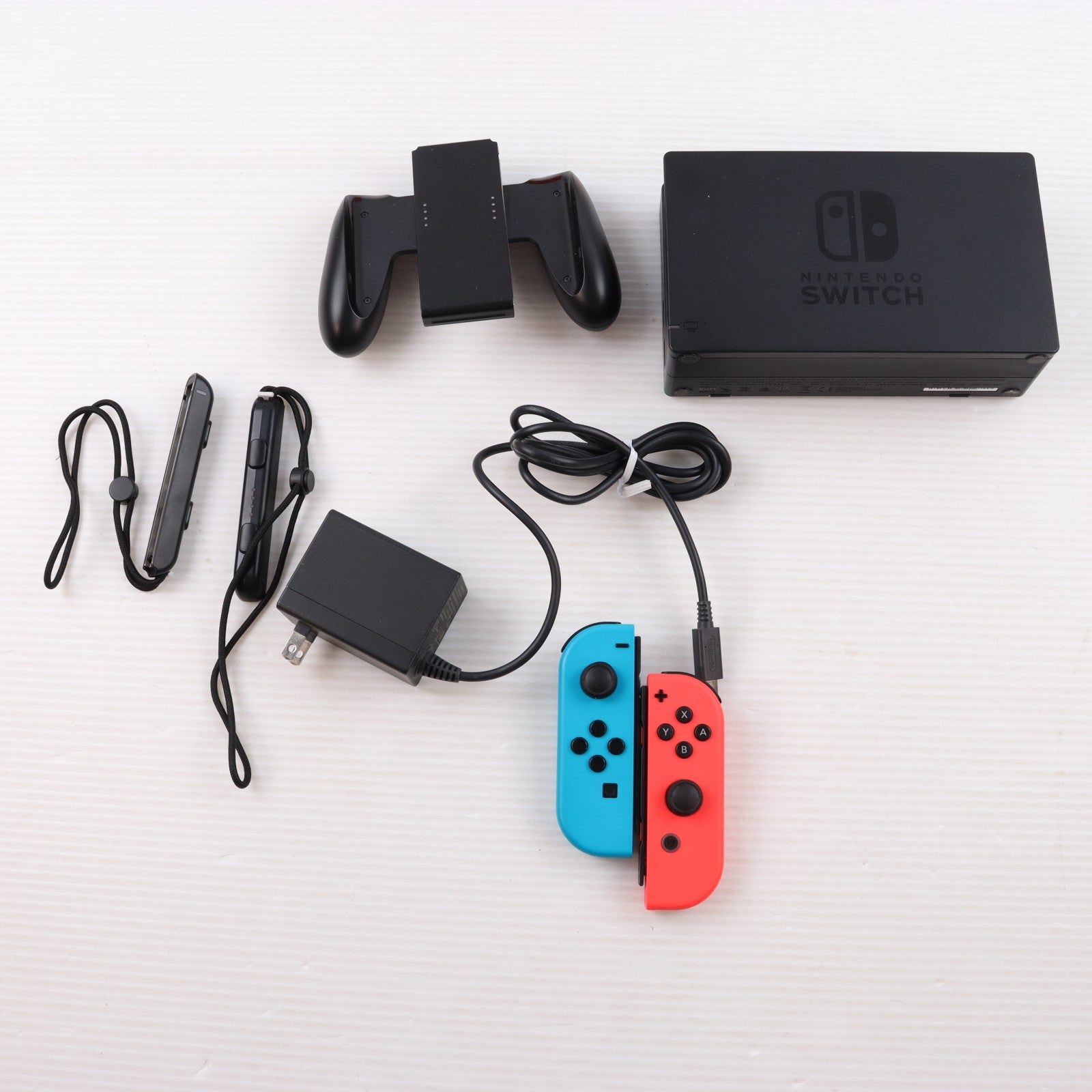 【中古即納】[Switch] (本体) Nintendo Switch(ニンテンドースイッチ) Joy-Con(L) ネオンブルー/(R) ネオンレッド 任天堂(HAD-S-KABAA)(20190830)