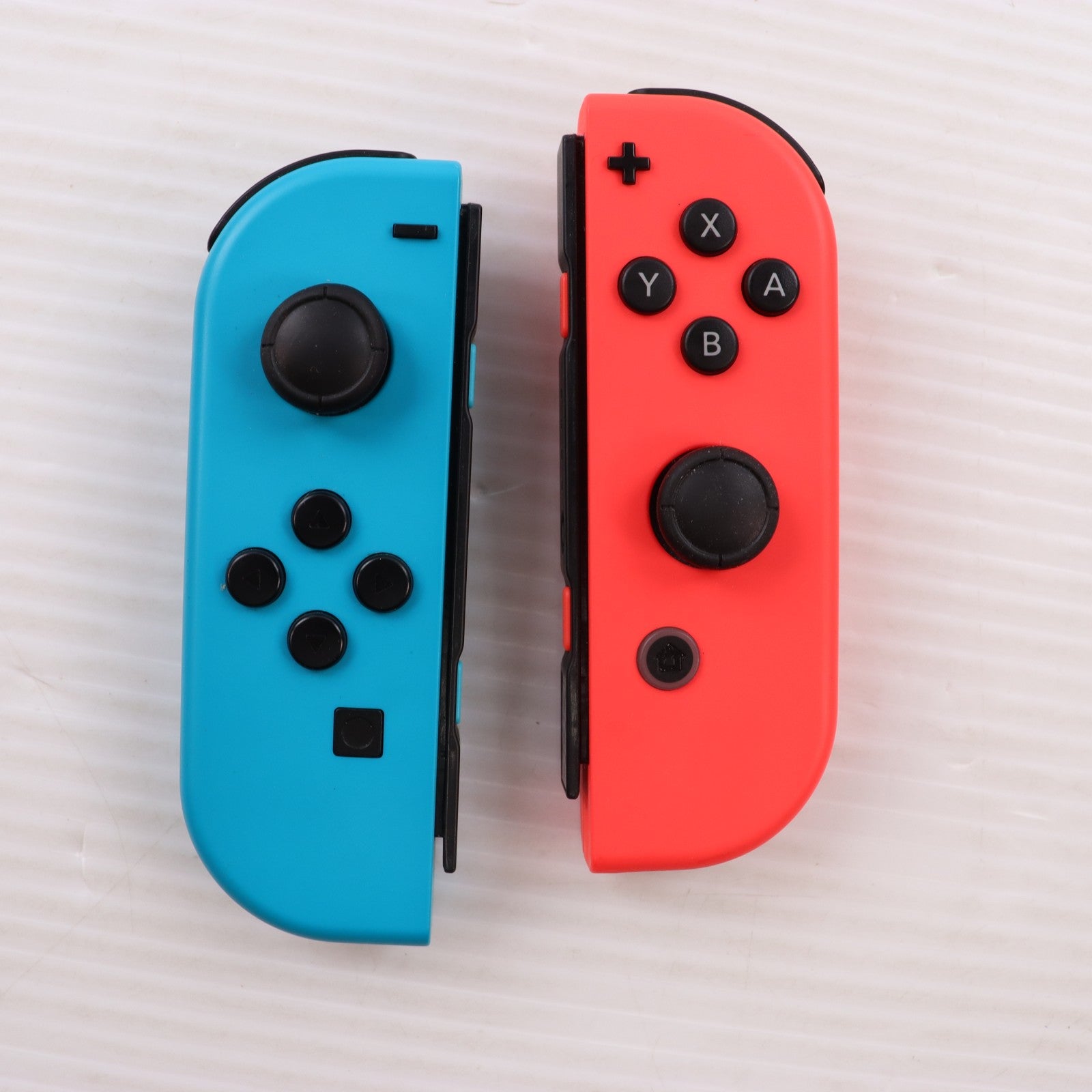 【中古即納】[Switch] (本体) Nintendo Switch(ニンテンドースイッチ) Joy-Con(L) ネオンブルー/(R) ネオンレッド 任天堂(HAD-S-KABAA)(20190830)