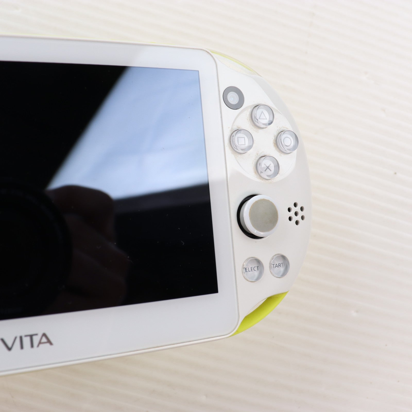 【中古即納】[PSVita] (本体) PlayStation Vita Value Pack(プレイステーション・ヴィータ バリューパック) Wi-Fiモデル ライムグリーン/ホワイト SCE(PCHJ-10014)(20131205)