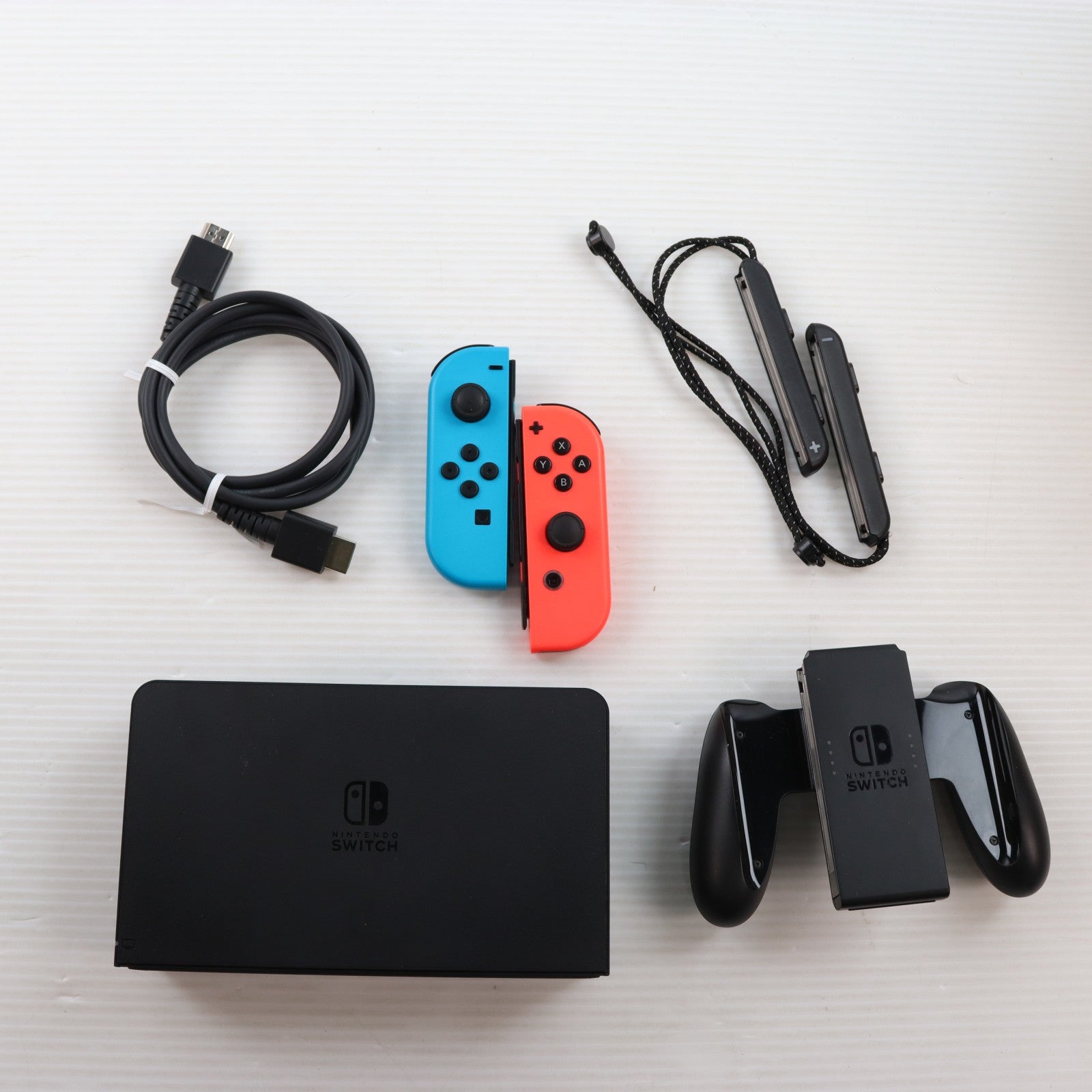 【中古即納】[Switch] (本体) Nintendo Switch(ニンテンドースイッチ) 有機ELモデル Joy-Con(L) ネオンブルー/R ネオンレッド 任天堂(HEG-S-KABAA)(20211008)