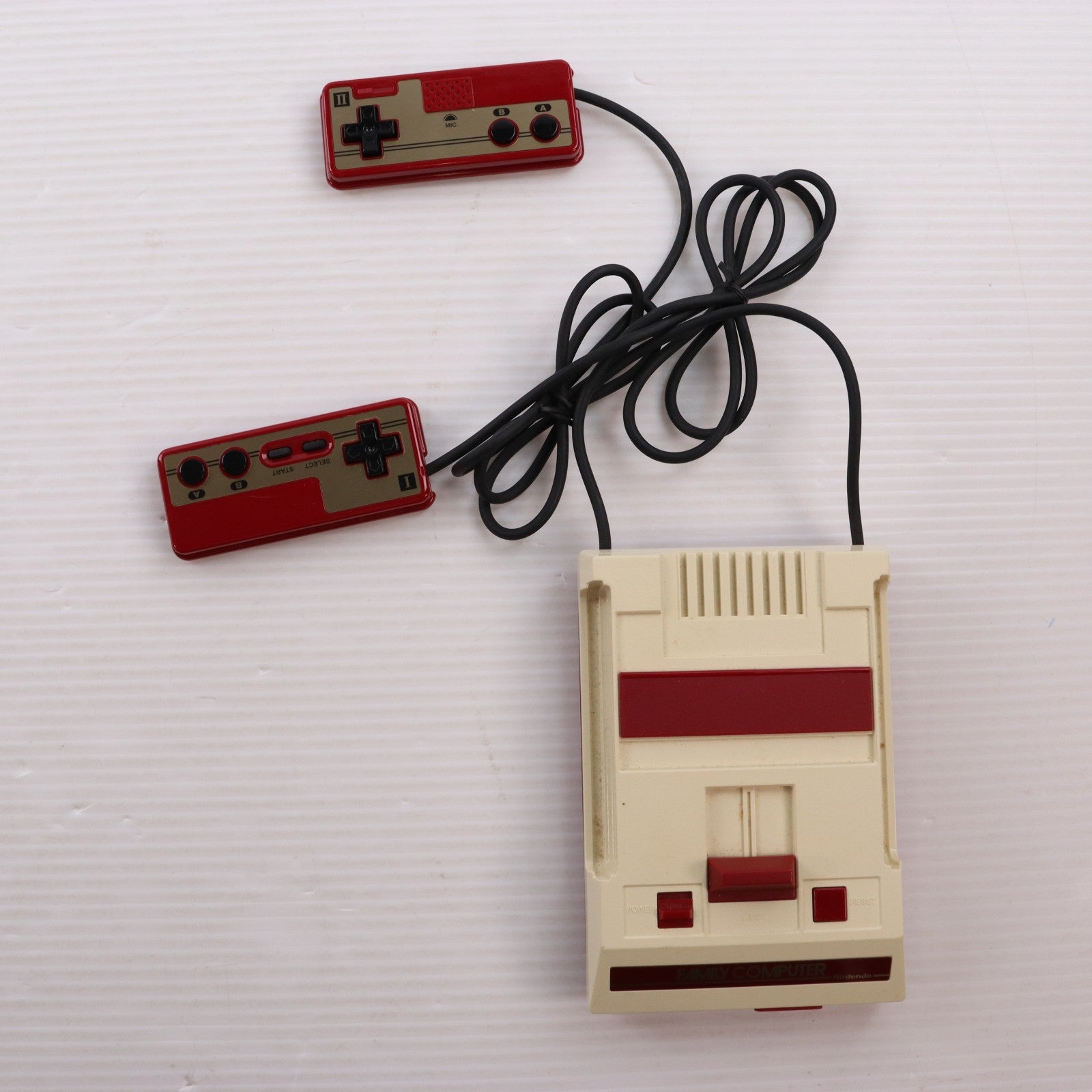 【中古即納】[FC] (本体) ニンテンドークラシックミニ ファミリーコンピュータ 任天堂(CLV-S-HVCC)(20161110)