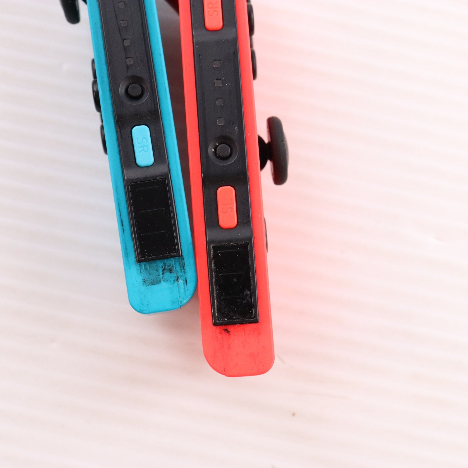 【中古即納】[Switch] (本体) Nintendo Switch(ニンテンドースイッチ) Joy-Con(L) ネオンブルー/R ネオンレッド 任天堂(HAC-S-KABAA)(20170303)