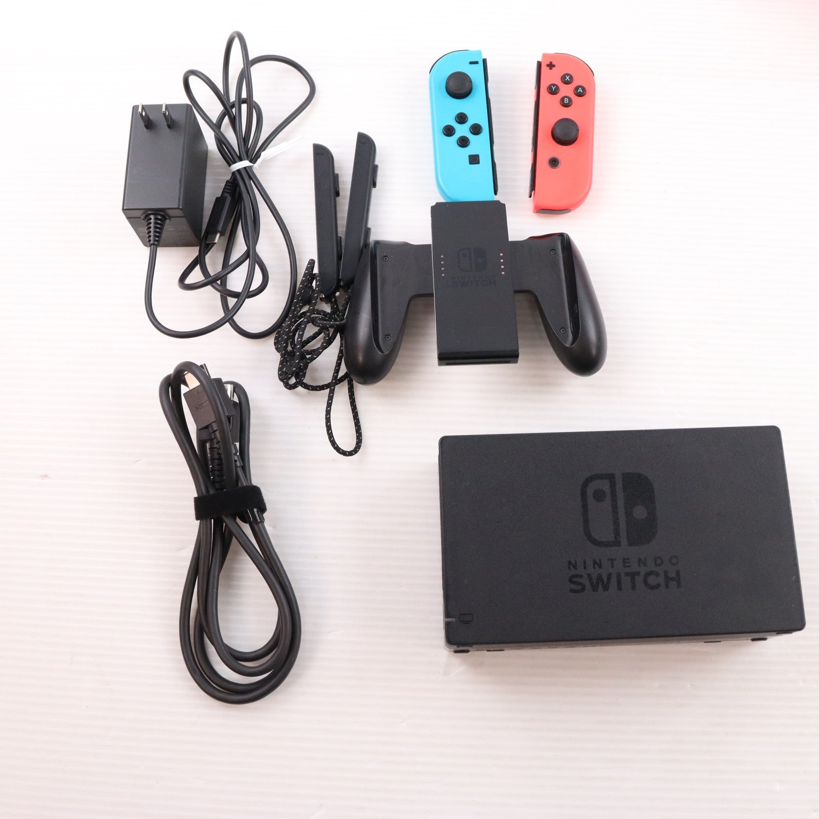 【中古即納】[Switch] (本体) Nintendo Switch(ニンテンドースイッチ) Joy-Con(L) ネオンブルー/R ネオンレッド 任天堂(HAC-S-KABAA)(20170303)