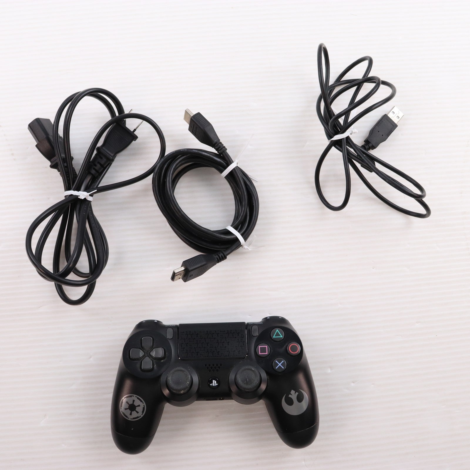 【中古即納】[PS4] (本体) PlayStation 4 Pro(プレイステーション4プロ) Star Wars Battlefront II(スター・ウォーズ バトルフロント II) Limited Edition SIE(CUHJ-10019)(20171114)