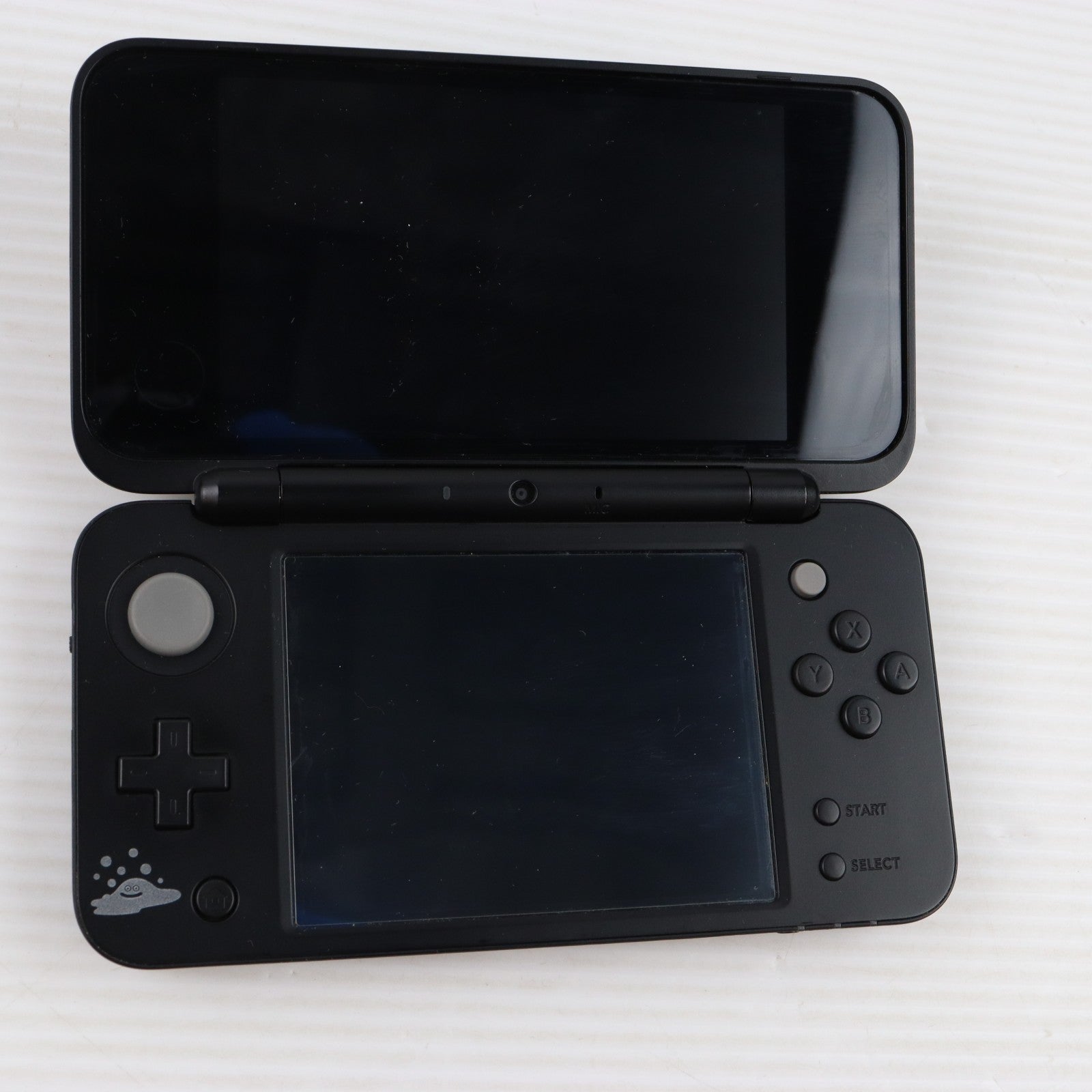 【中古即納】[3DS] (本体) Newニンテンドー2DS LL ドラゴンクエスト はぐれメタルエディション 任天堂(JAN-S-KBCA)(20170729)