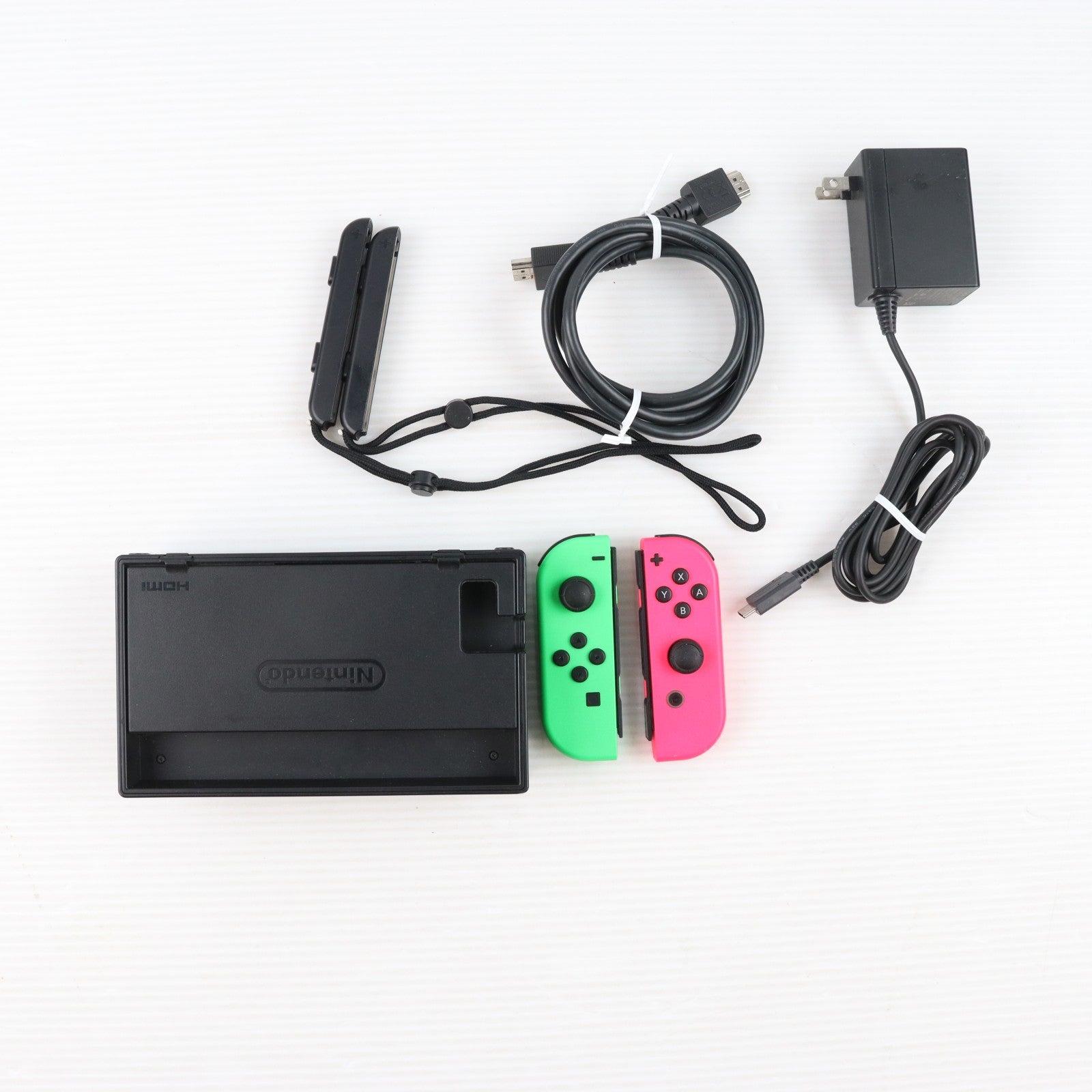 【中古即納】[Switch] (本体) マイニンテンドーストア限定 Nintendo Switch 有機ELモデル(ニンテンドースイッチ 有機ELモデル) カスタマイズ Joy-Con(L) ネオンピンク/(R) ネオンイエロー Joy-Conストラップ ブラック 任天堂(HEG-S-KAYAA)(20211008)