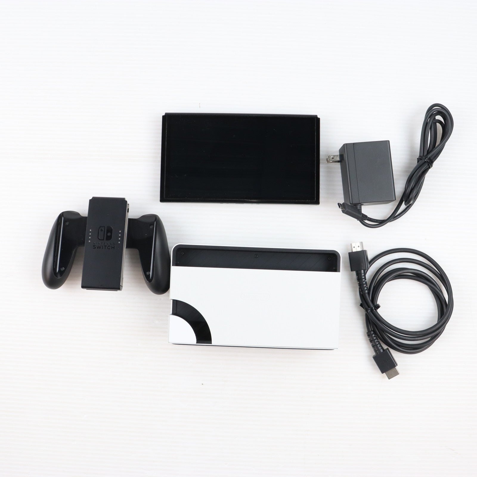 【中古即納】[Switch] (本体) Nintendo Switch(ニンテンドースイッチ) 有機ELモデル Joy-Con(L)/(R) ホワイト 任天堂(HEG-S-KAAAA)(20211008)