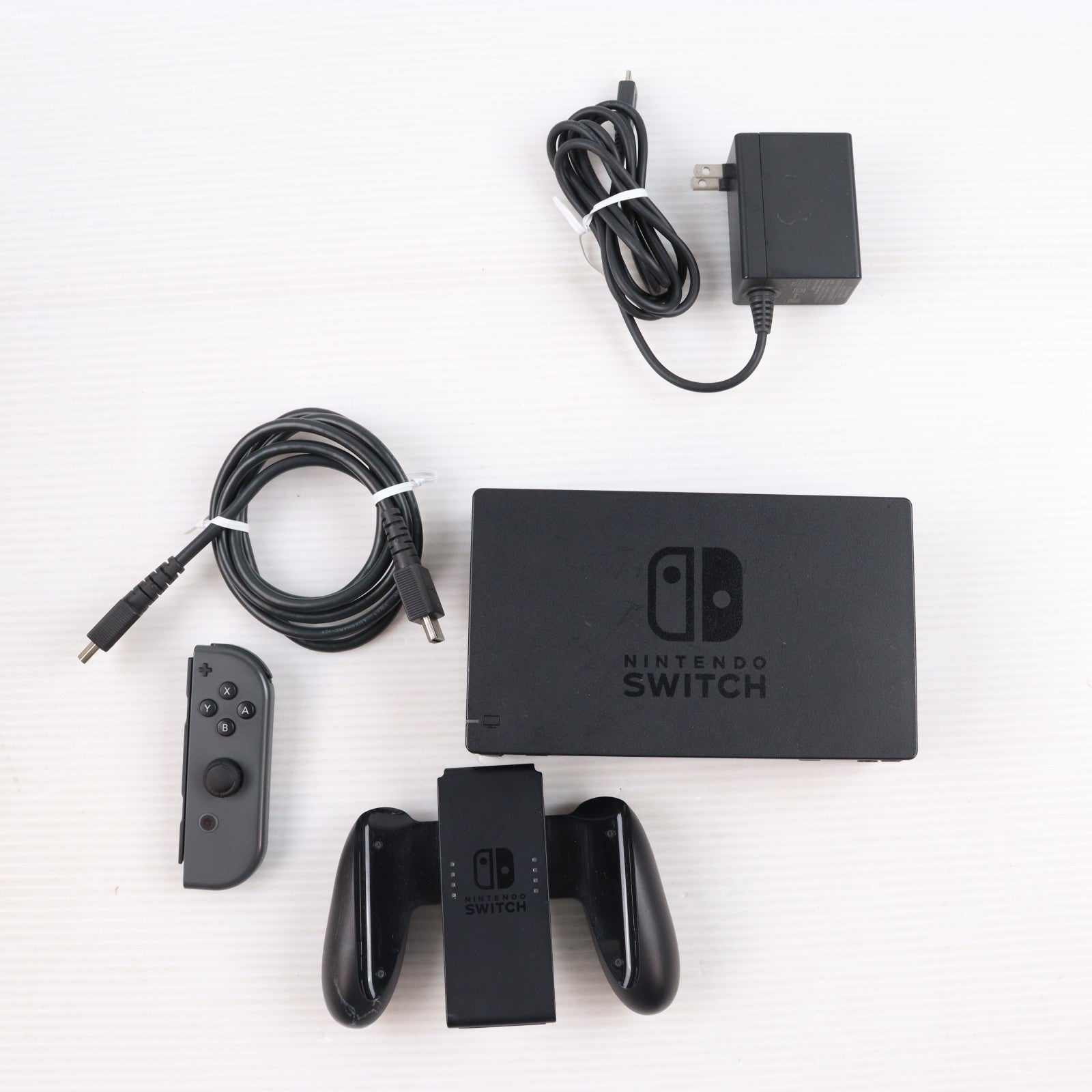 【中古即納】[Switch] (本体) Nintendo Switch(ニンテンドースイッチ) Joy-Con(L)/R グレー 任天堂(HAC-S-KAAAA)(20170303)