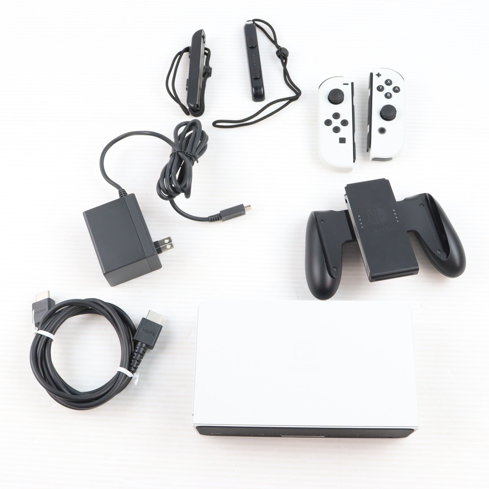 【中古即納】[Switch] (本体) Nintendo Switch(ニンテンドースイッチ) 有機ELモデル Joy-Con(L)/(R) ホワイト 任天堂(HEG-S-KAAAA)(20211008)