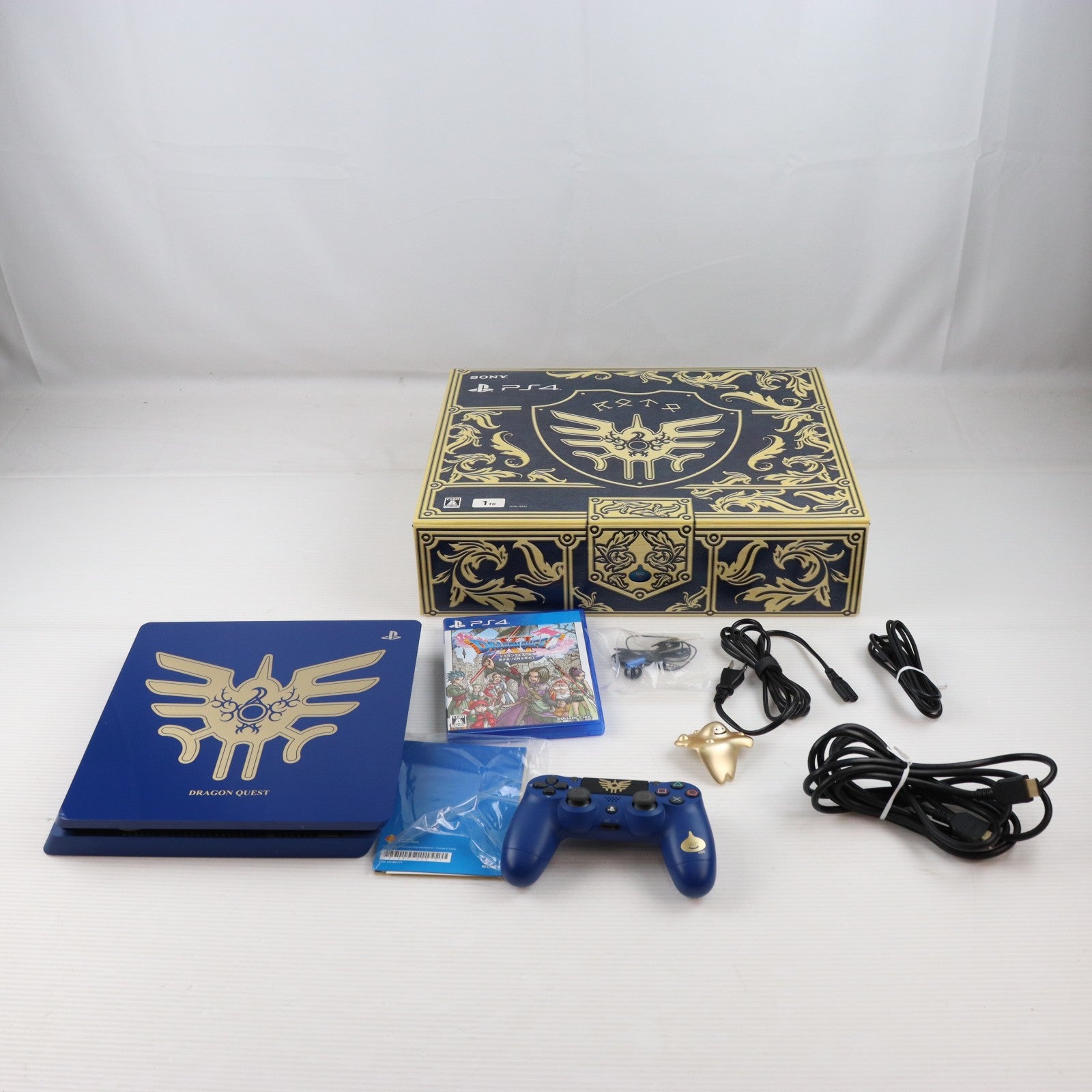 【中古即納】[PS4] (本体) PlayStation 4(プレイステーション4) ドラゴンクエスト ロト エディション HDD1TB SIE(CUHJ-10015)(20170729)