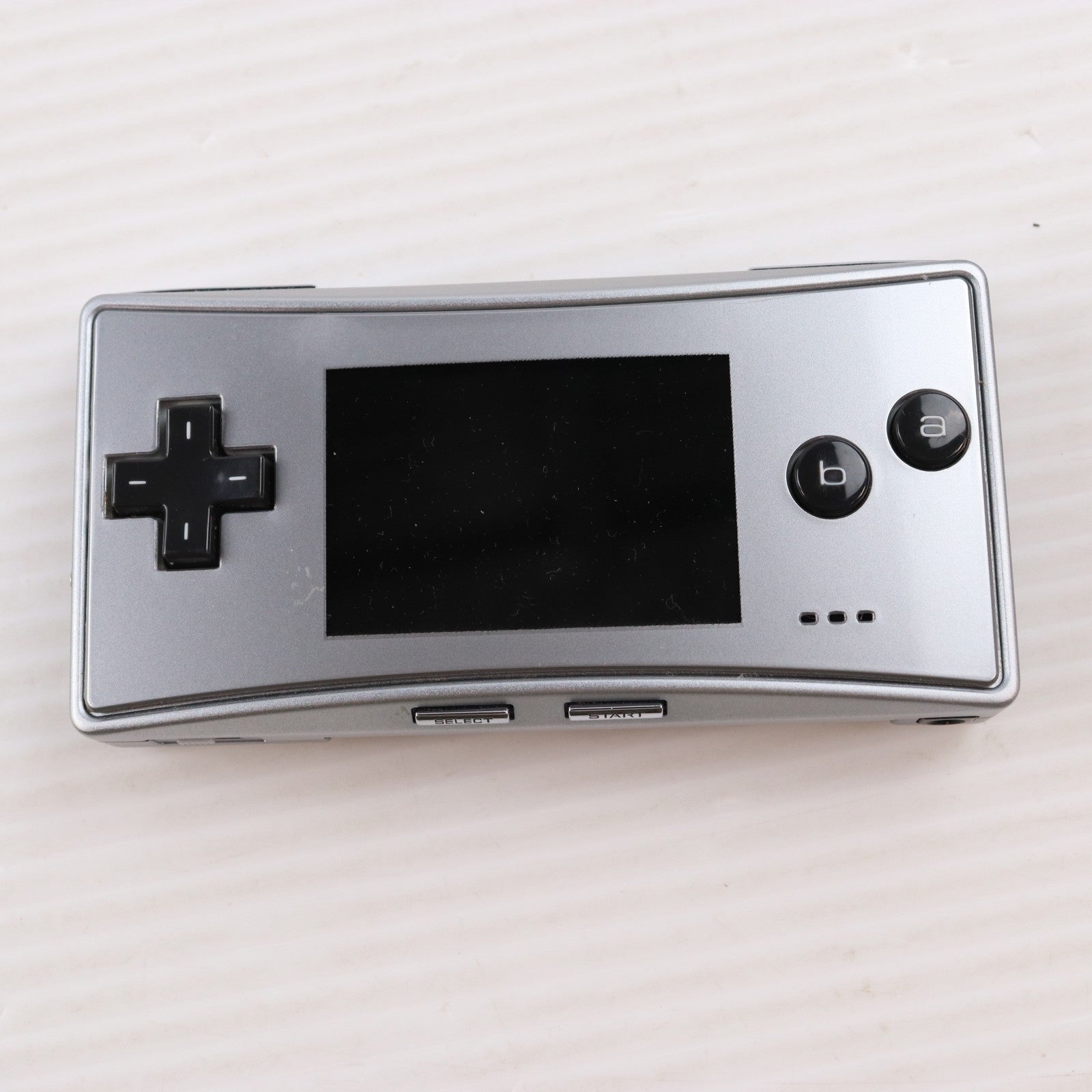 【中古即納】[GBA] (本体) GAMEBOY micro(ゲームボーイミクロ) シルバー 任天堂(OXY-S-AA)(20050913)