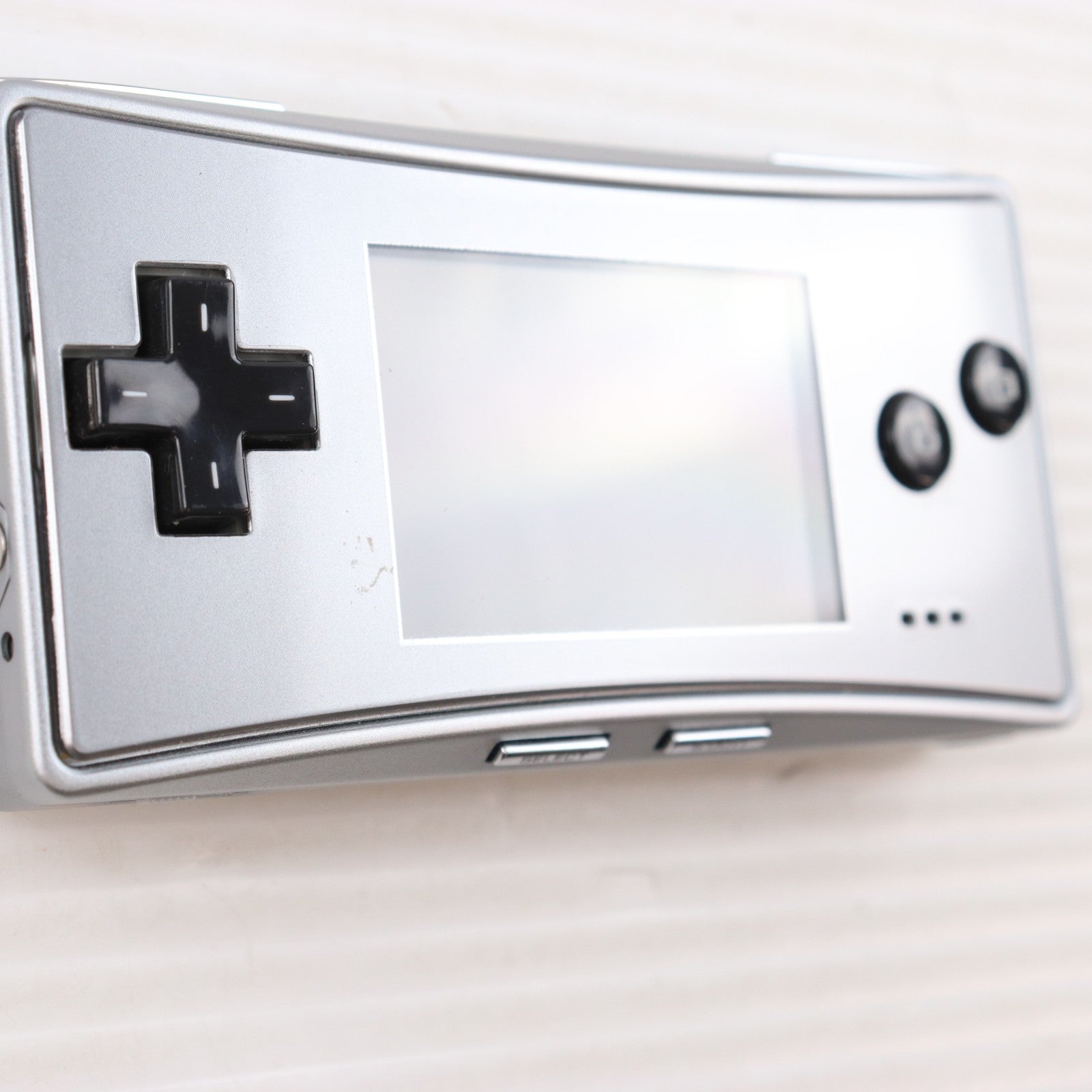 【中古即納】[GBA] (本体) GAMEBOY micro(ゲームボーイミクロ) シルバー 任天堂(OXY-S-AA)(20050913)
