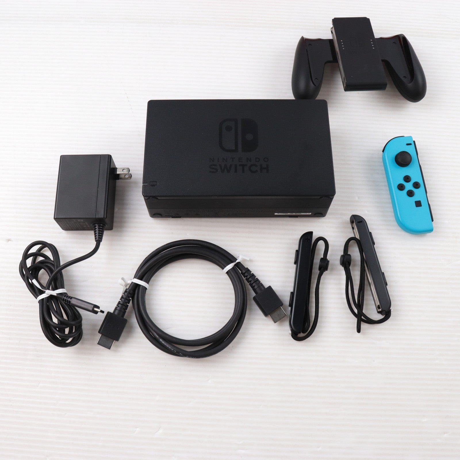 【中古即納】[Switch] (本体) Nintendo Switch(ニンテンドースイッチ) Joy-Con(L) ネオンブルー/R ネオンレッド 任天堂(HAD-S-KABAH)(20190830)