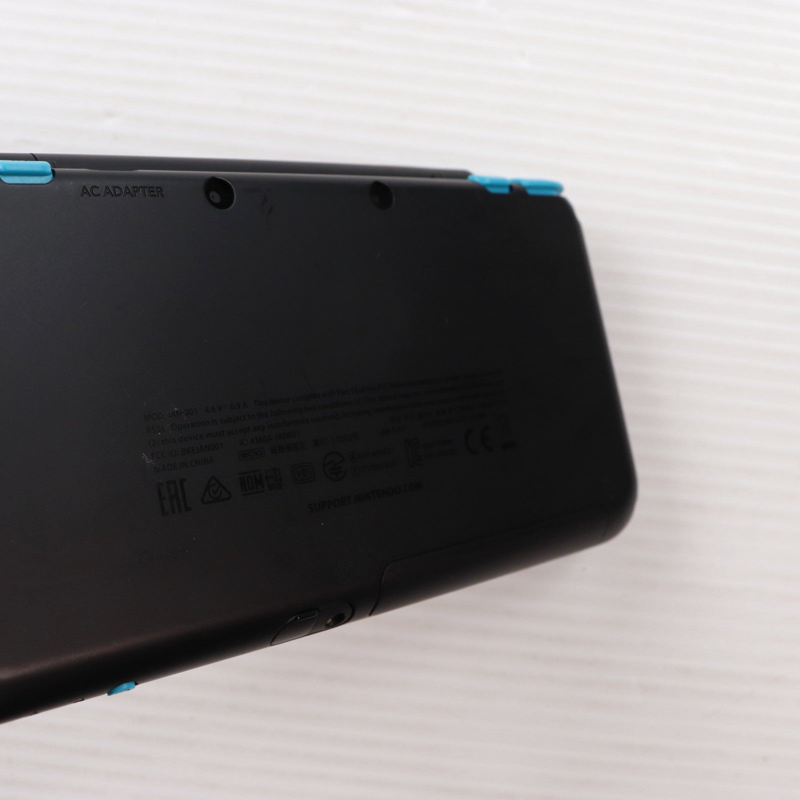 【中古即納】[3DS] (本体) Newニンテンドー2DS LL ブラック×ターコイズ 任天堂(JAN-S-BAAA)(20170713)