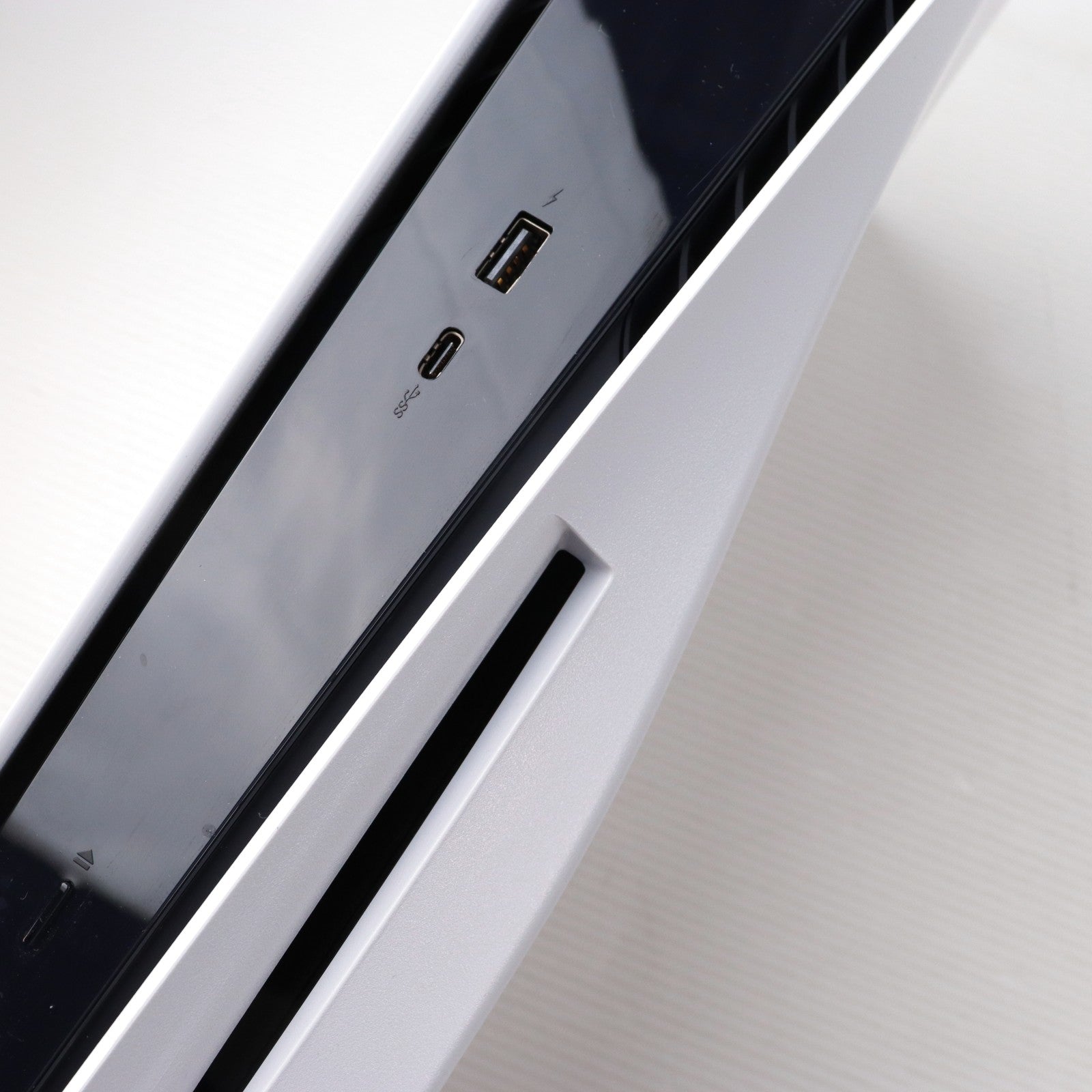 【中古即納】[PS5] (本体) PlayStation 5(プレイステーション5) SIE(CFI-1100A01)(20210824)