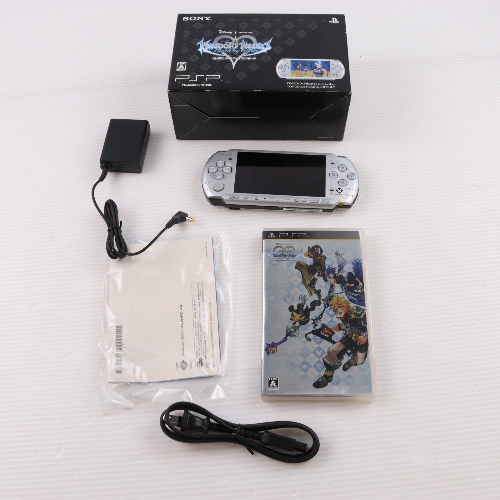 【中古即納】[PSP] (本体) PlayStation Portable(プレイステーション・ポータブル) KINGDOM HEARTS Birth by Sleep KINGDOM HEARTS EDITION(キングダム ハーツ バース バイ スリープ キングダム ハーツ エディション) 本体(PSP-3000XUS)同梱版 SCE(PSPJ-30012)(20100109)