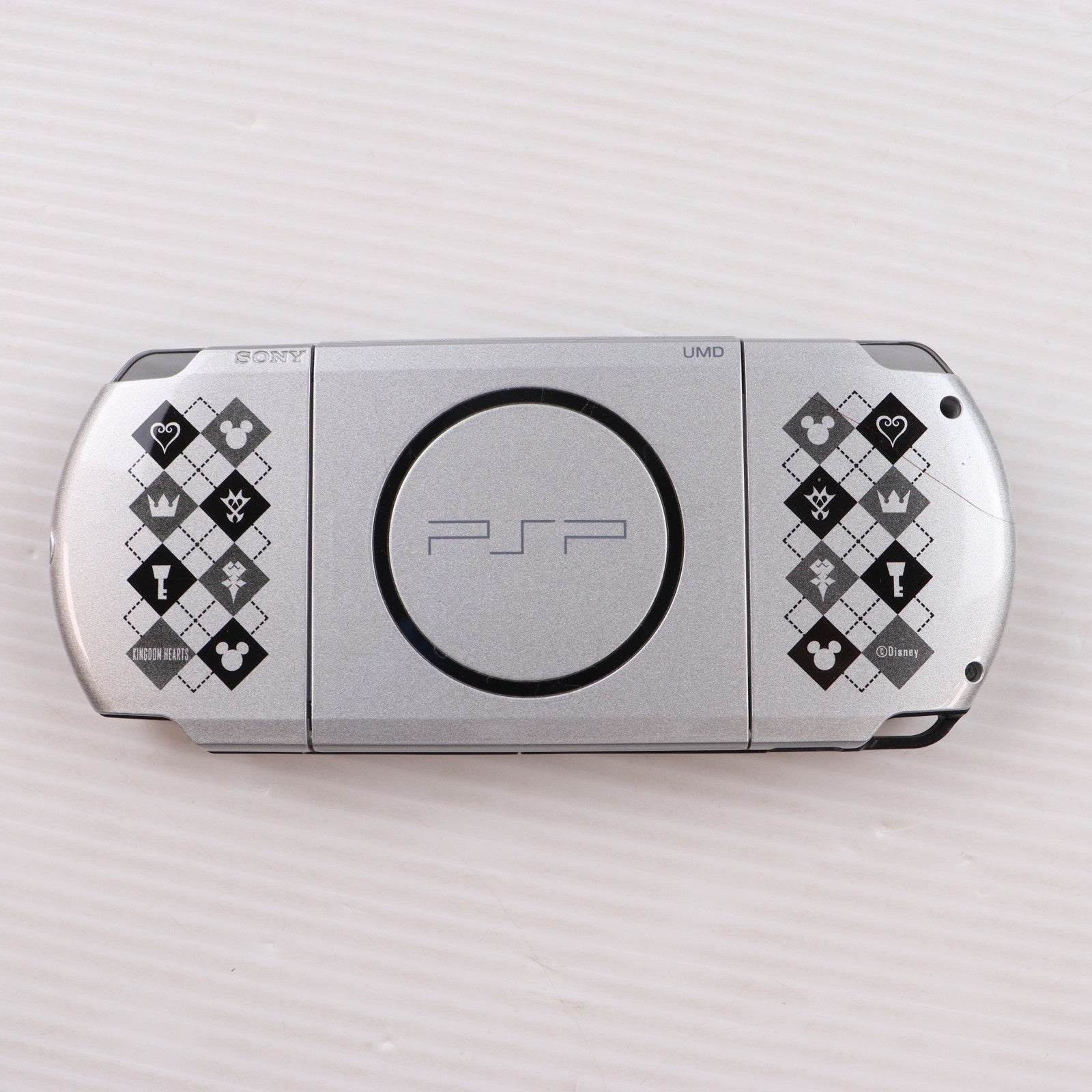 【中古即納】[PSP] (本体) PlayStation Portable(プレイステーション・ポータブル) KINGDOM HEARTS Birth by Sleep KINGDOM HEARTS EDITION(キングダム ハーツ バース バイ スリープ キングダム ハーツ エディション) 本体(PSP-3000XUS)同梱版 SCE(PSPJ-30012)(20100109)