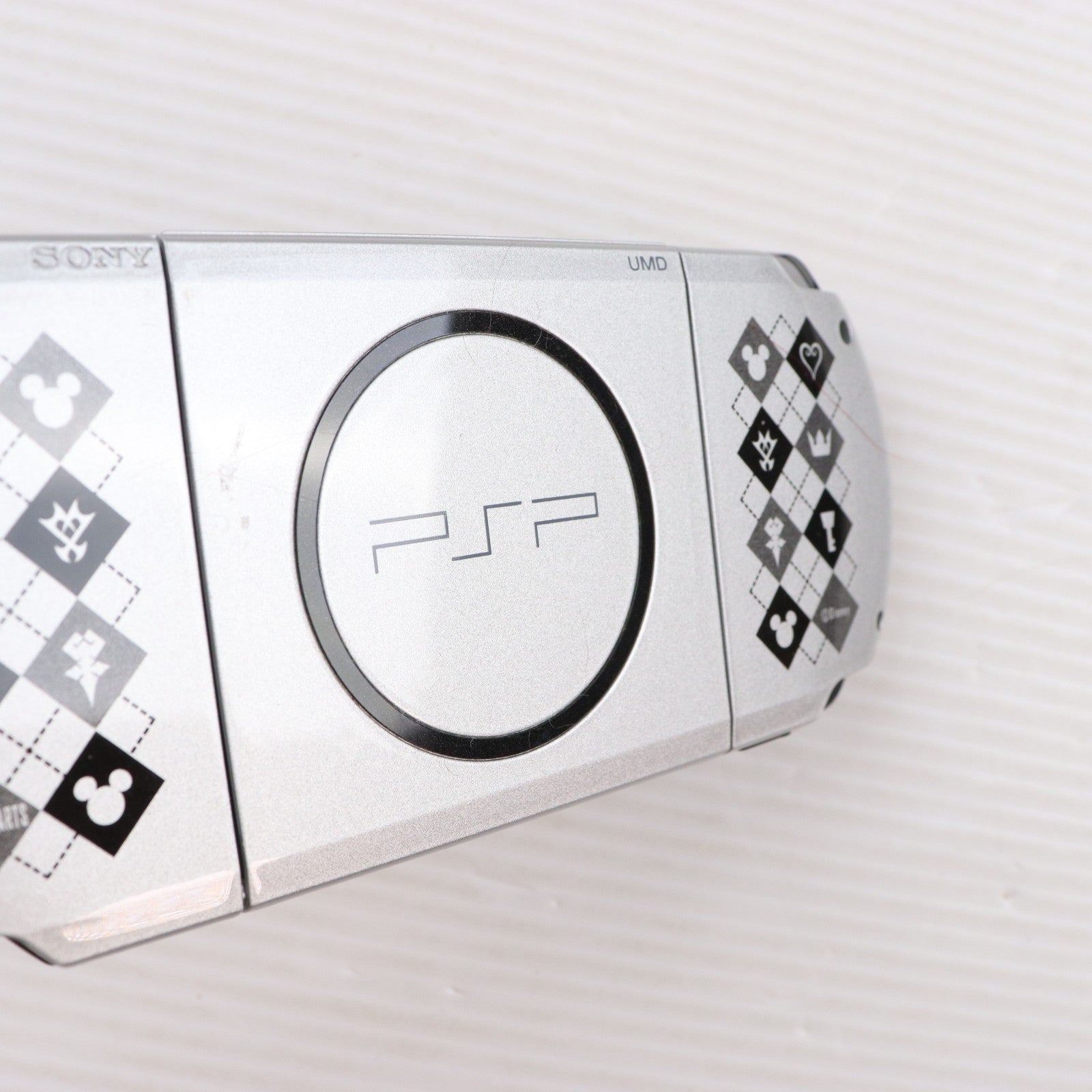 【中古即納】[PSP] (本体) PlayStation Portable(プレイステーション・ポータブル) KINGDOM HEARTS Birth by Sleep KINGDOM HEARTS EDITION(キングダム ハーツ バース バイ スリープ キングダム ハーツ エディション) 本体(PSP-3000XUS)同梱版 SCE(PSPJ-30012)(20100109)