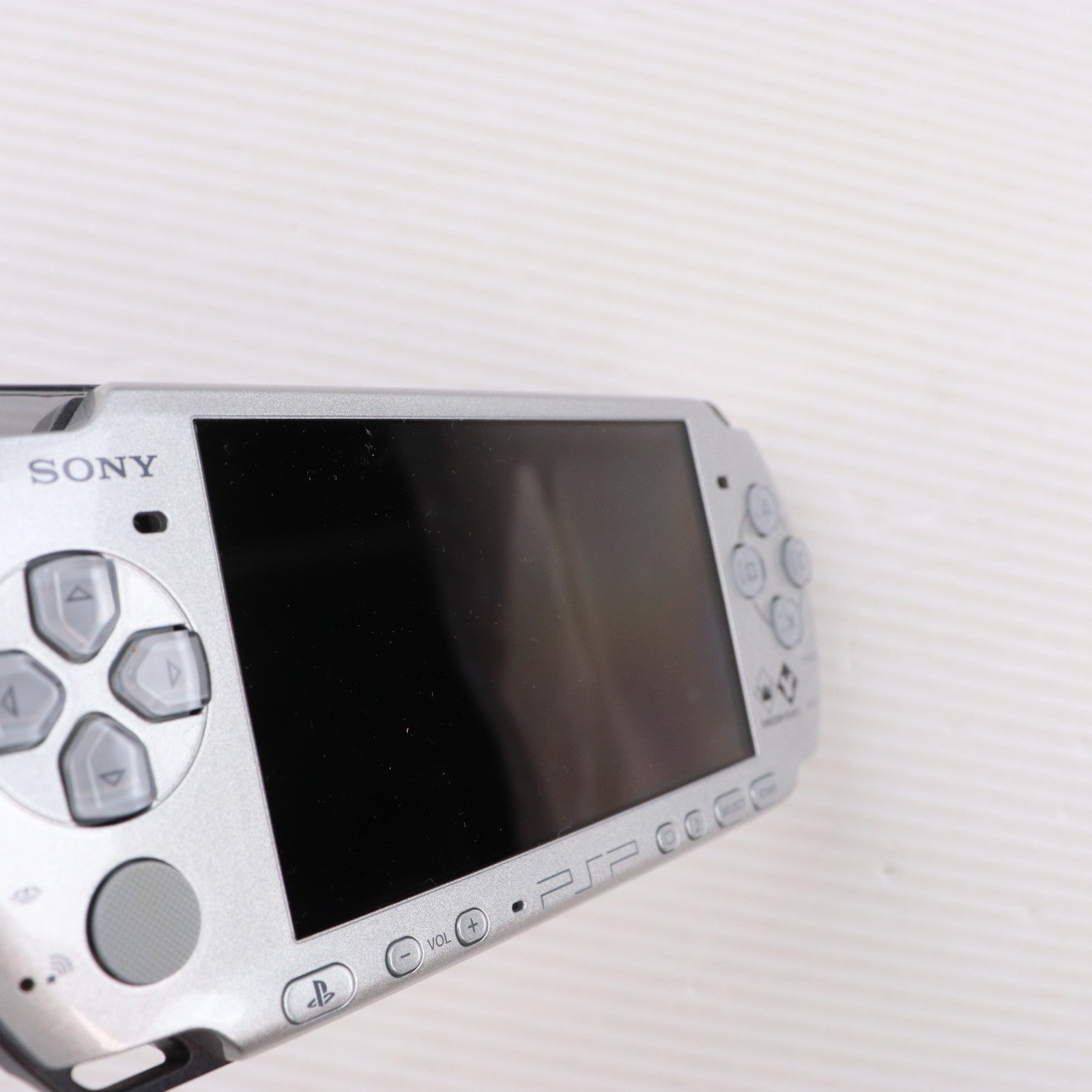 【中古即納】[PSP] (本体) PlayStation Portable(プレイステーション・ポータブル) KINGDOM HEARTS Birth by Sleep KINGDOM HEARTS EDITION(キングダム ハーツ バース バイ スリープ キングダム ハーツ エディション) 本体(PSP-3000XUS)同梱版 SCE(PSPJ-30012)(20100109)