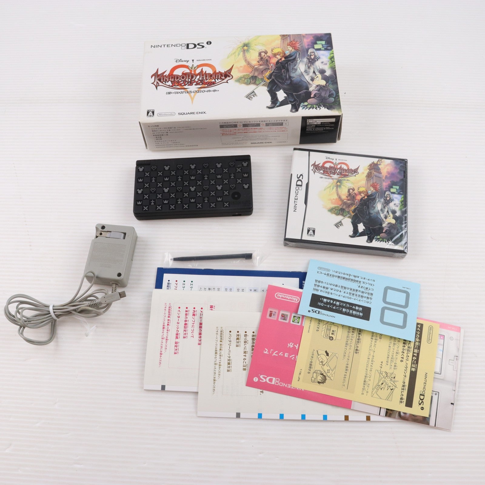 【中古即納】[NDS] (本体) キングダム ハーツ 358/2 Days KINGDOM HEARTS EDITION ニンテンドーDsi Black(モノグラムデザイン)同梱版 スクウェア・エニックス(TWL-S-KHKBKG)(20090530)