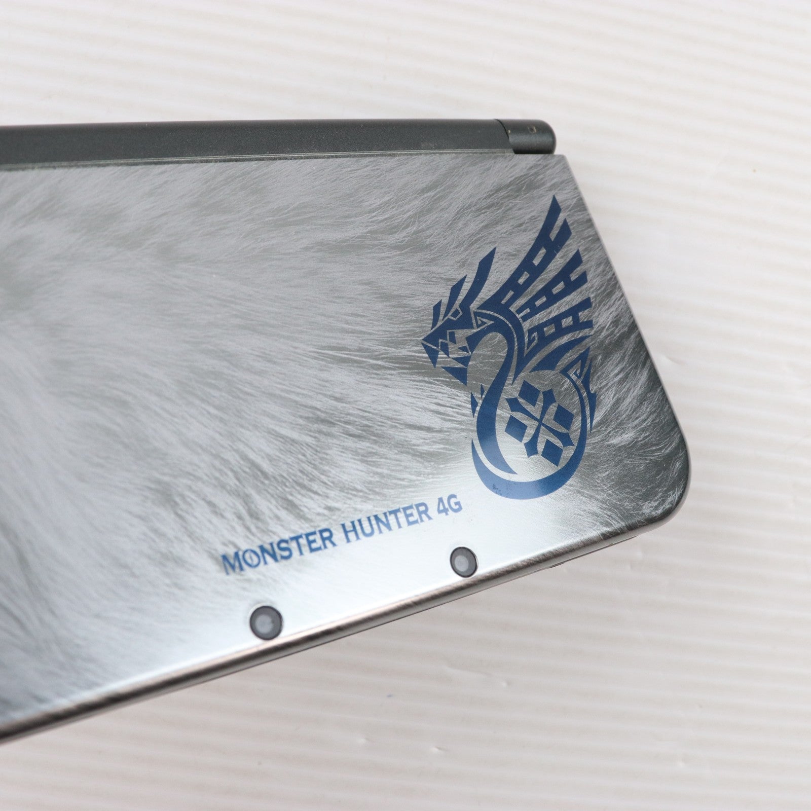 【中古即納】[3DS] (本体) Newニンテンドー3DS LL モンスターハンター4G スペシャルパック 任天堂(RED-S-VBCA)(20141011)