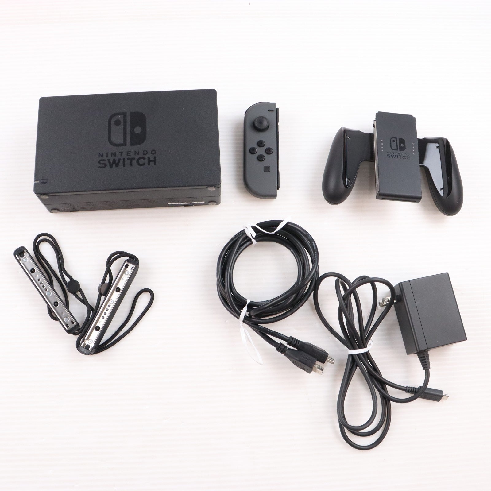 【中古即納】[Switch] (本体) Nintendo Switch(ニンテンドースイッチ) Joy-Con(L)/R グレー 任天堂(HAC-S-KAAAA)(20170303)