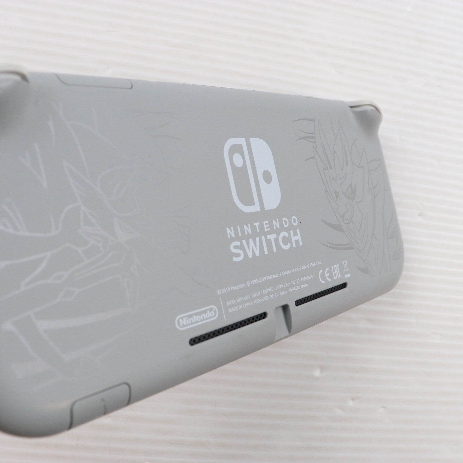 【中古即納】[Switch] (本体) Nintendo Switch Lite(ニンテンドースイッチライト) ザシアン・ザマゼンタ 任天堂(HDH-S-GBZAA)(20191101)