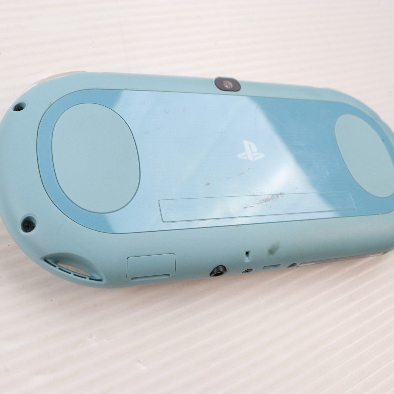 【中古即納】[PSVita] (本体) PlayStation Vita(プレイステーション ヴィータ) Wi-Fiモデル ライトブルー/ホワイト SCE(PCH-2000ZA14)(20131010)