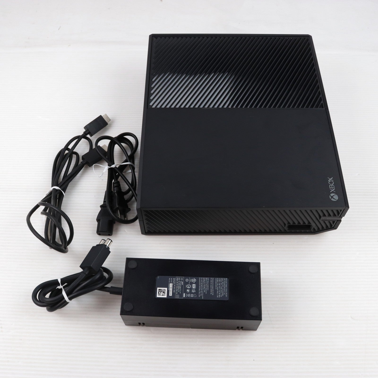 【中古即納】[XboxOne] (本体) Xbox One (エックスボックス ワン) 日本マイクロソフト(5C5-00019)(20140904)
