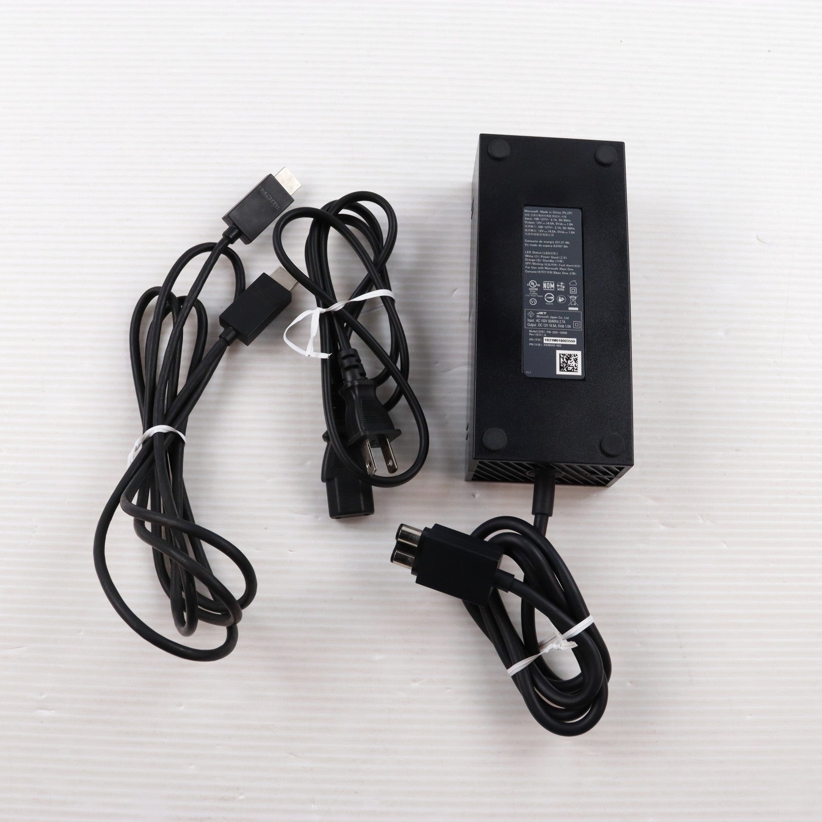 【中古即納】[XboxOne] (本体) Xbox One (エックスボックス ワン) 日本マイクロソフト(5C5-00019)(20140904)