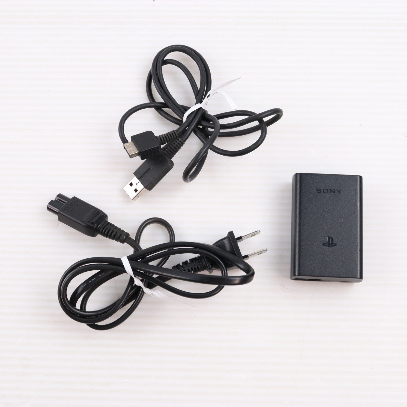 【中古即納】[PSVita] (本体) PlayStation Vita(プレイステーション ヴィータ) 3G/Wi-Fiモデル クリスタル・ブラック(初回限定版) SCE(PCH-1100AA01)(20111217)