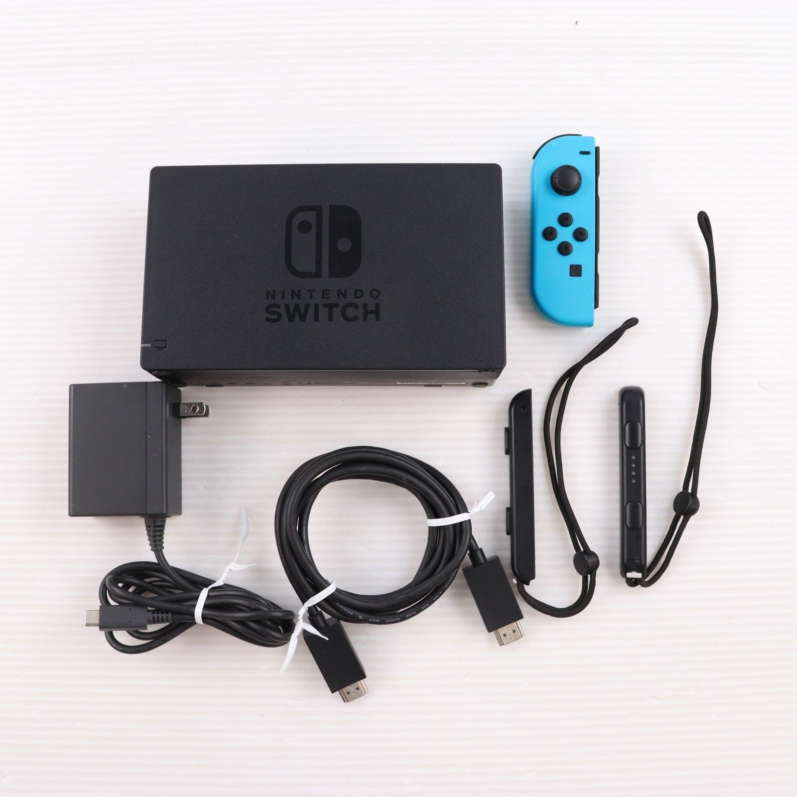 【中古即納】[Switch] (本体) Nintendo Switch(ニンテンドースイッチ) Joy-Con(L) ネオンブルー/R ネオンレッド 任天堂(HAC-S-KABAA)(20170303)