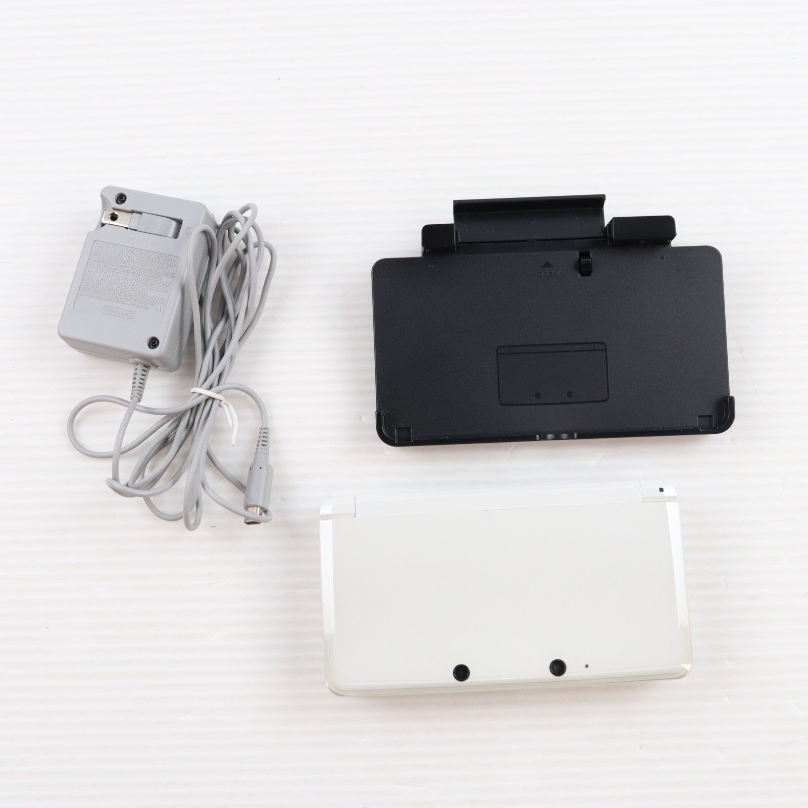 【中古即納】[3DS] (本体) ニンテンドー3DS アイスホワイト 任天堂(CTR-S-WAAA)(20111103)