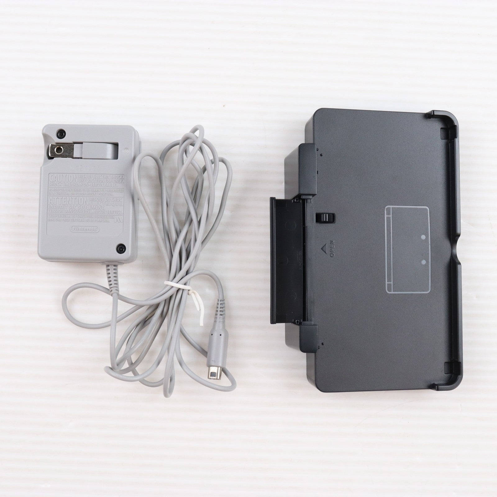 【中古即納】[3DS] (本体) ニンテンドー3DS アイスホワイト 任天堂(CTR-S-WAAA)(20111103)