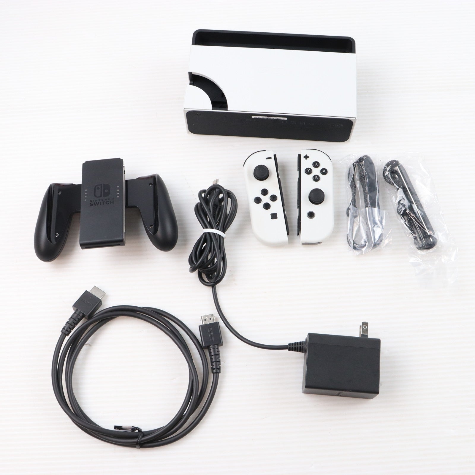 【中古即納】[Switch] (本体) Nintendo Switch(ニンテンドースイッチ) 有機ELモデル Joy-Con(L)/(R) ホワイト 任天堂(HEG-S-KAAAA)(20211008)